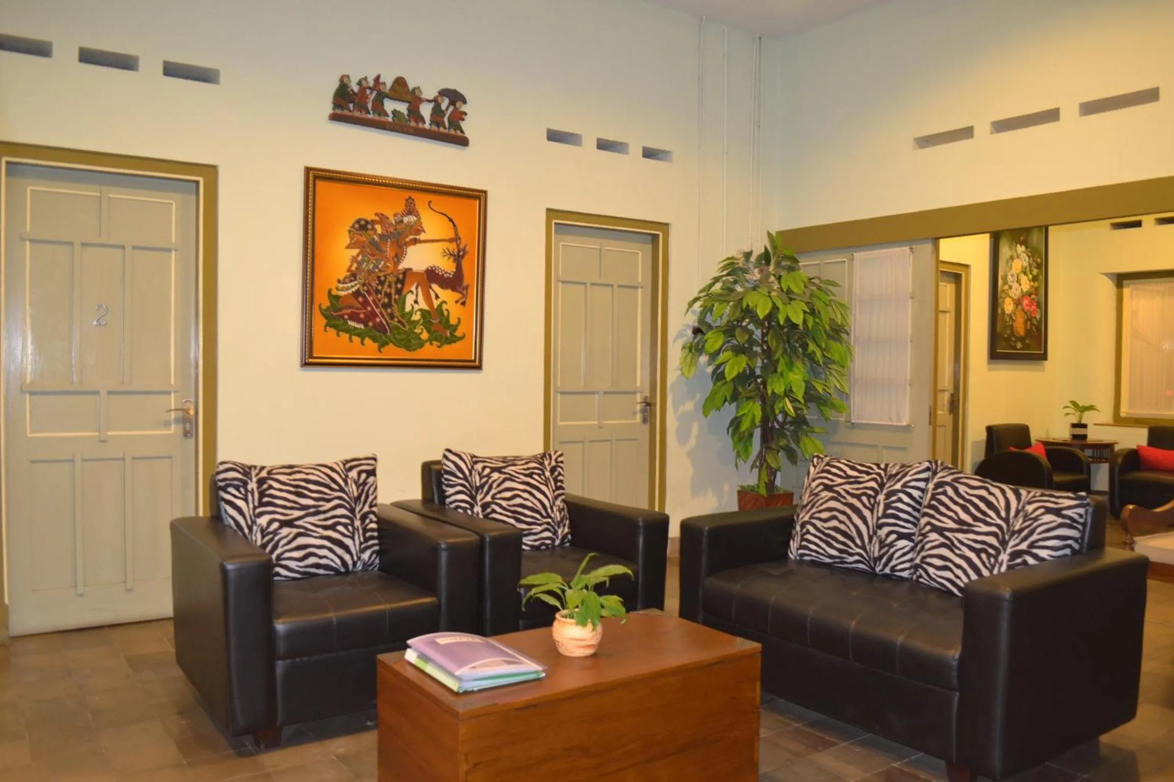 Communal lounge/ TV room in The Kresna Hotel