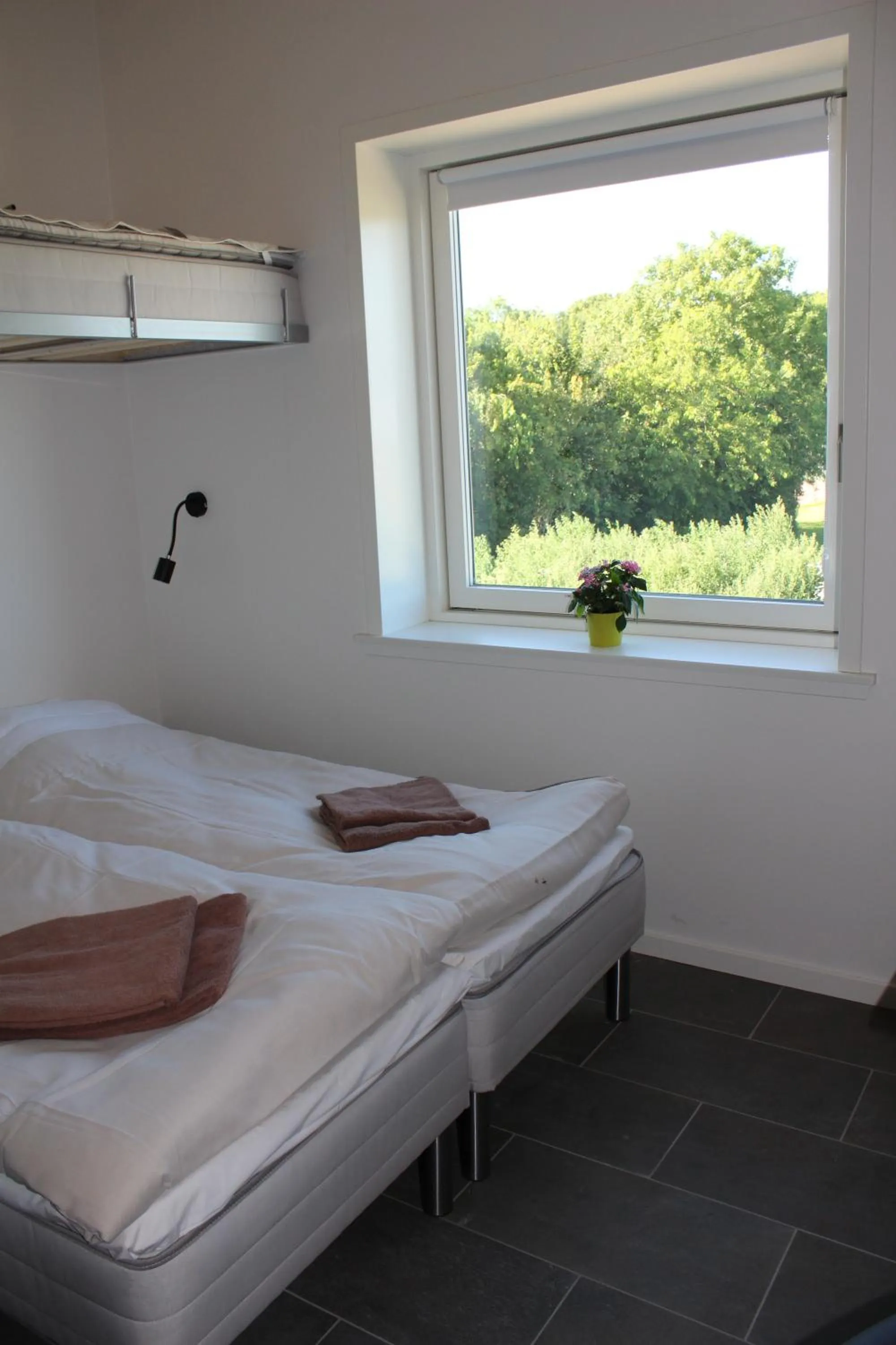 Photo of the whole room, Bed in ICV SleepWell