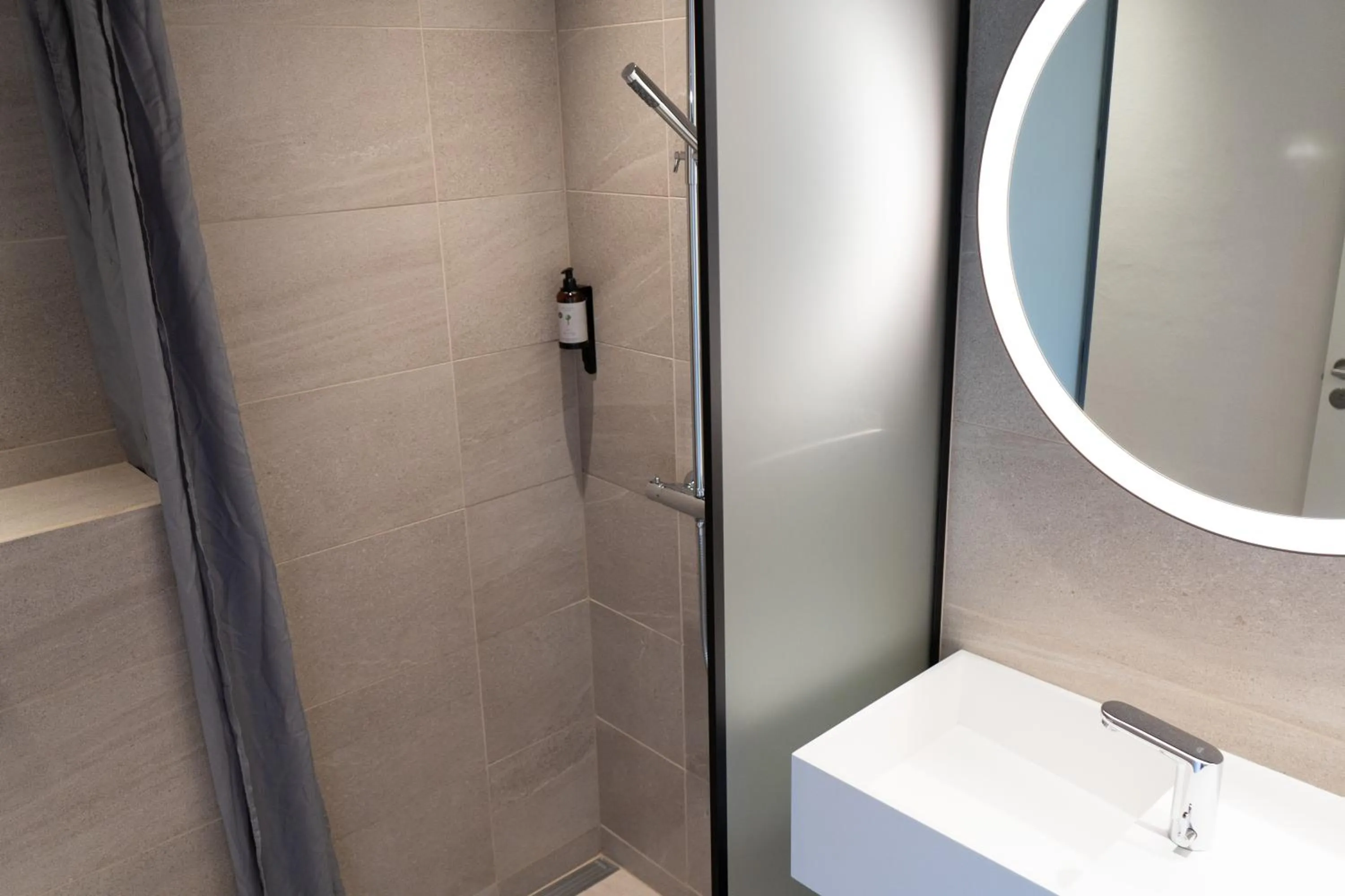 Shower in Hotel Dalgas, BW Signature Collection