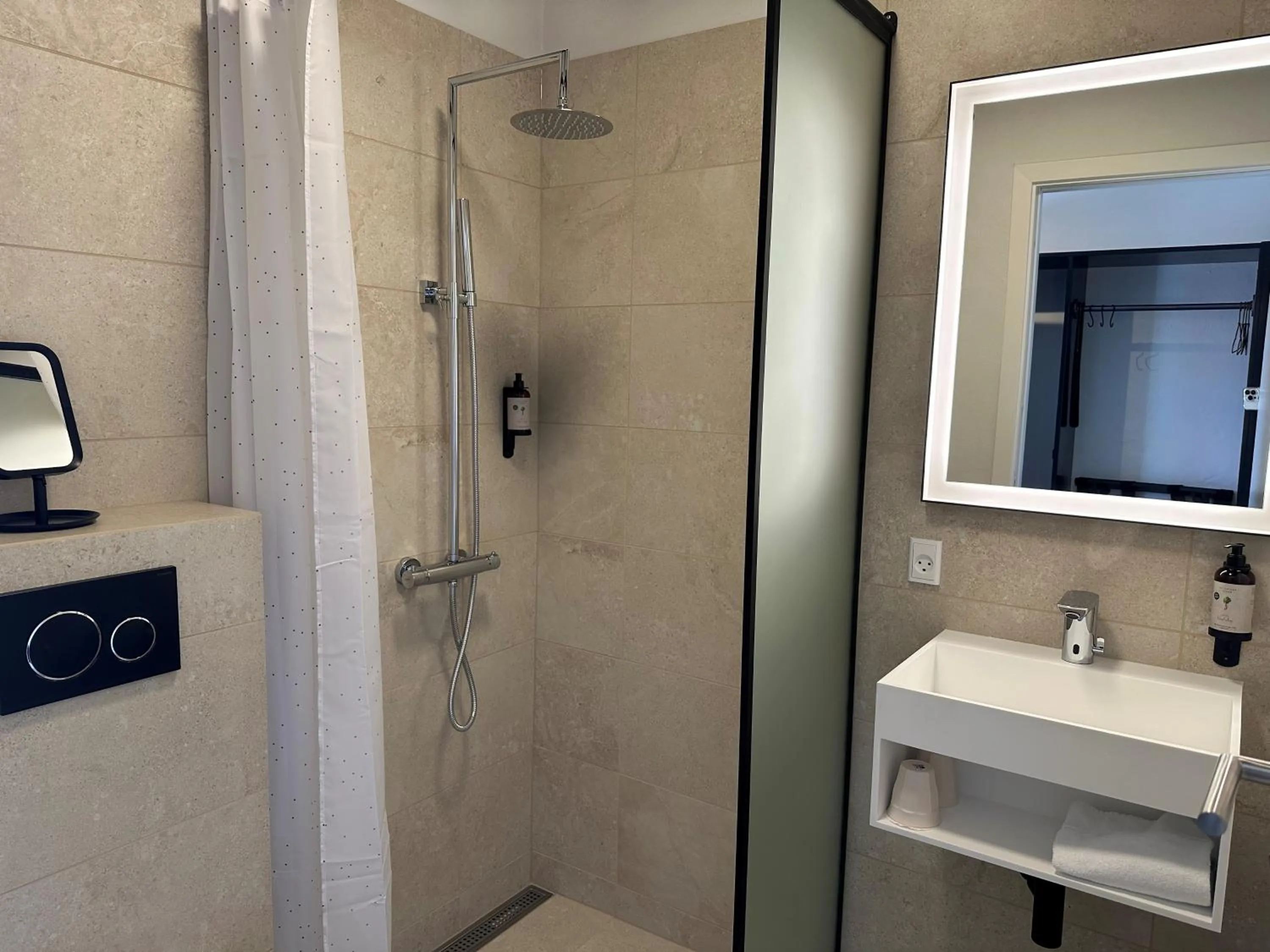 Shower in Hotel Dalgas, BW Signature Collection