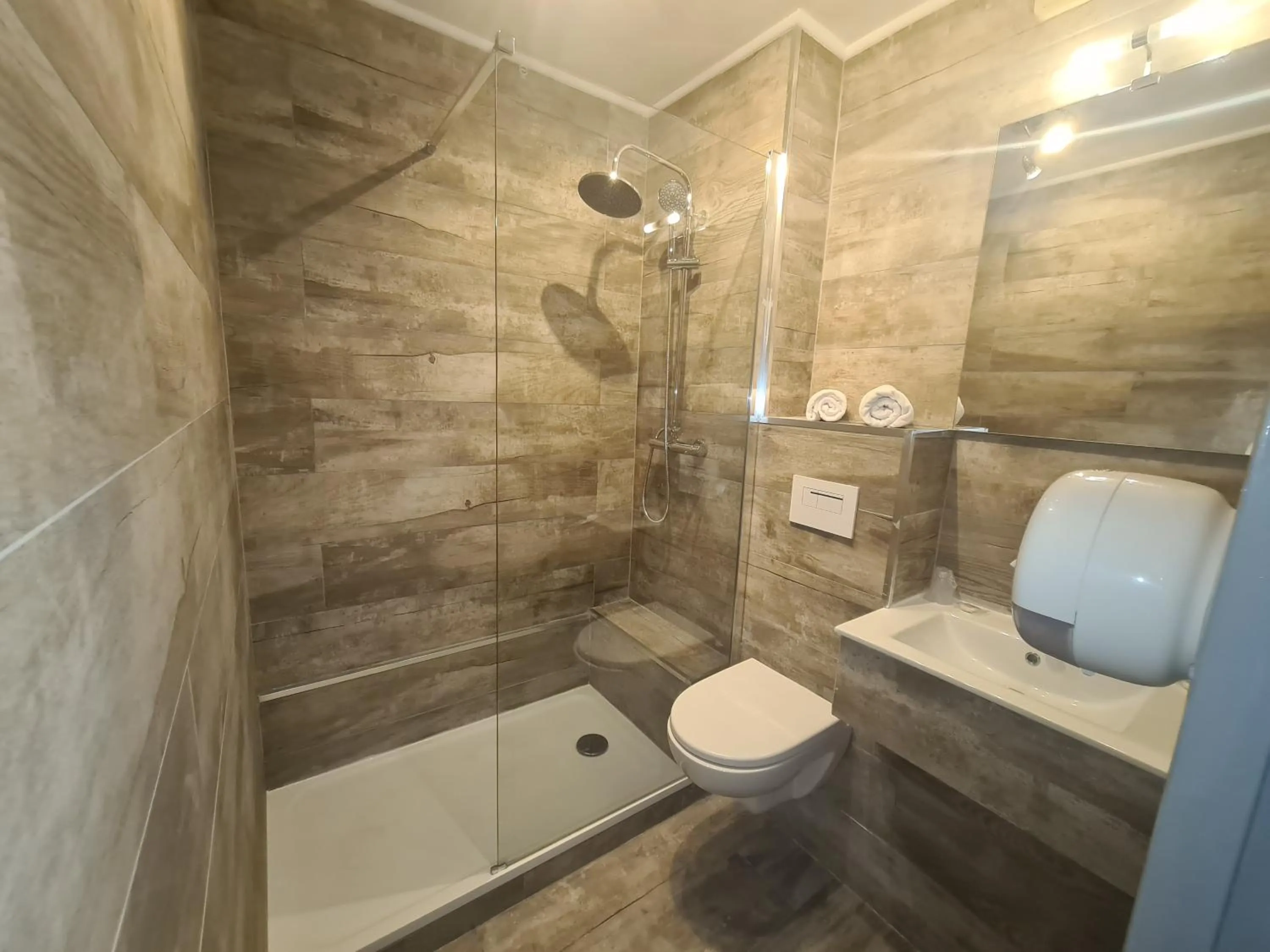 Shower in Best Western Hotel & Spa Austria-La Terrasse