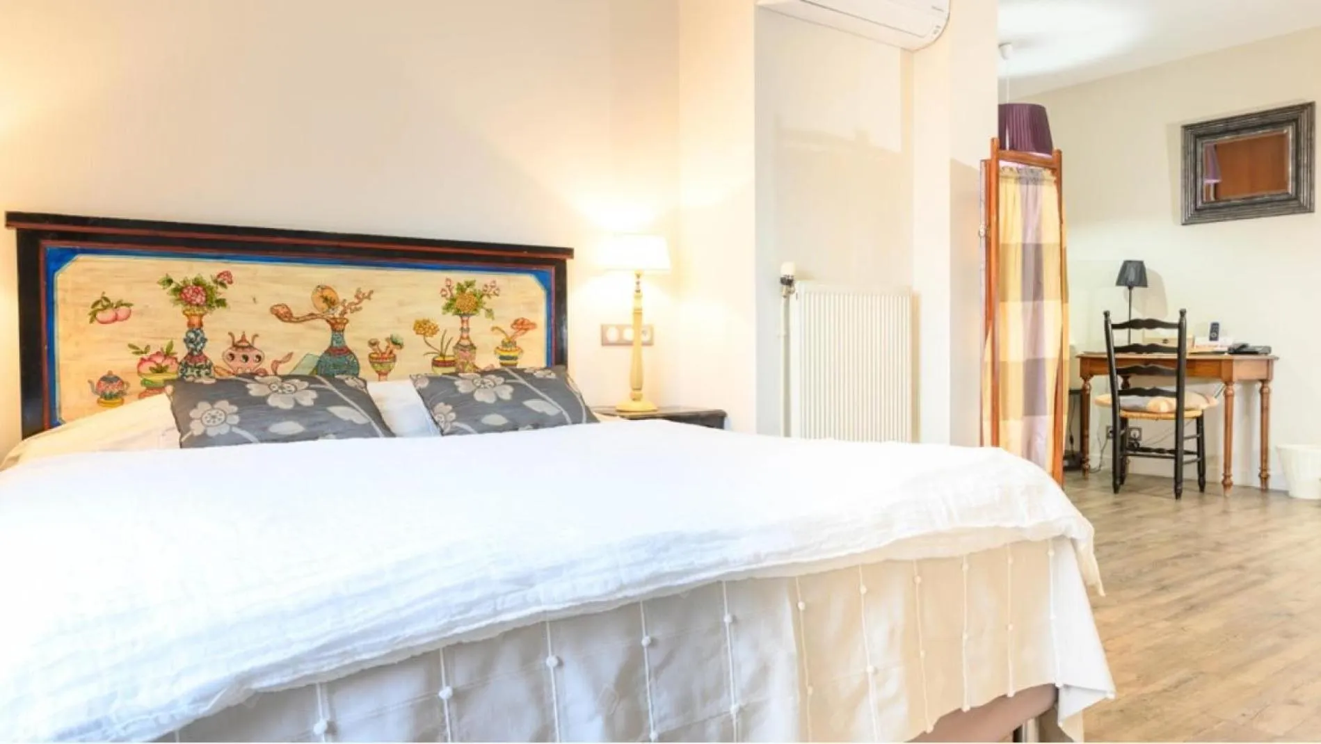 Bed in Logis hotel-restaurant les collines 59 route des crêtes