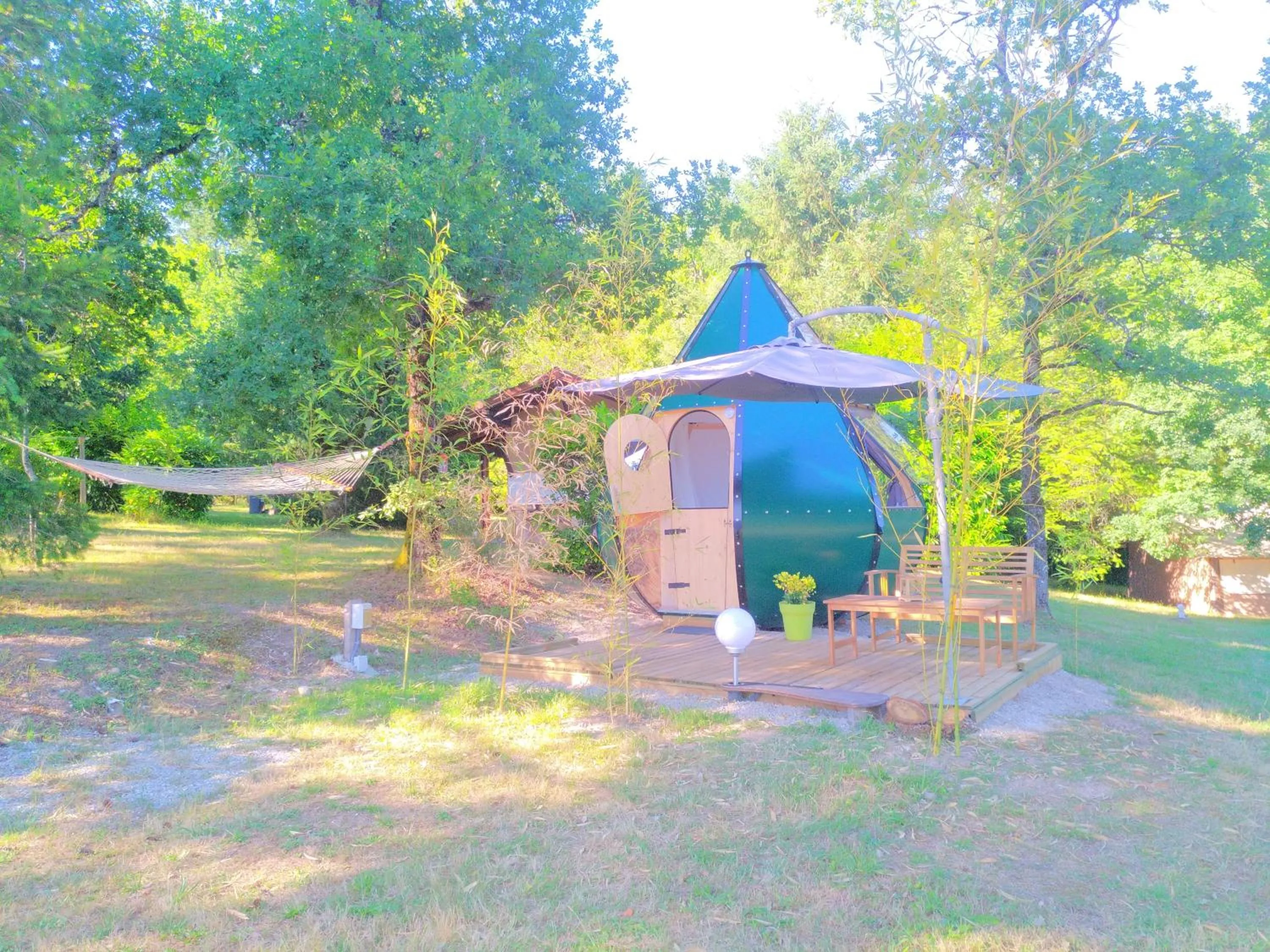 Patio in Logis hotel-restaurant les collines 59 route des crêtes
