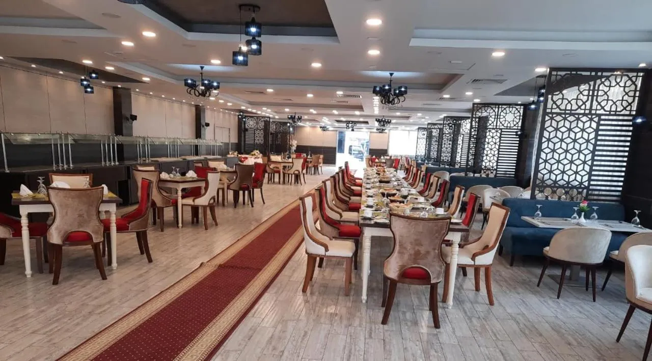 Restaurant/places to eat in Jewel Al Nasr Hotel & Apartments