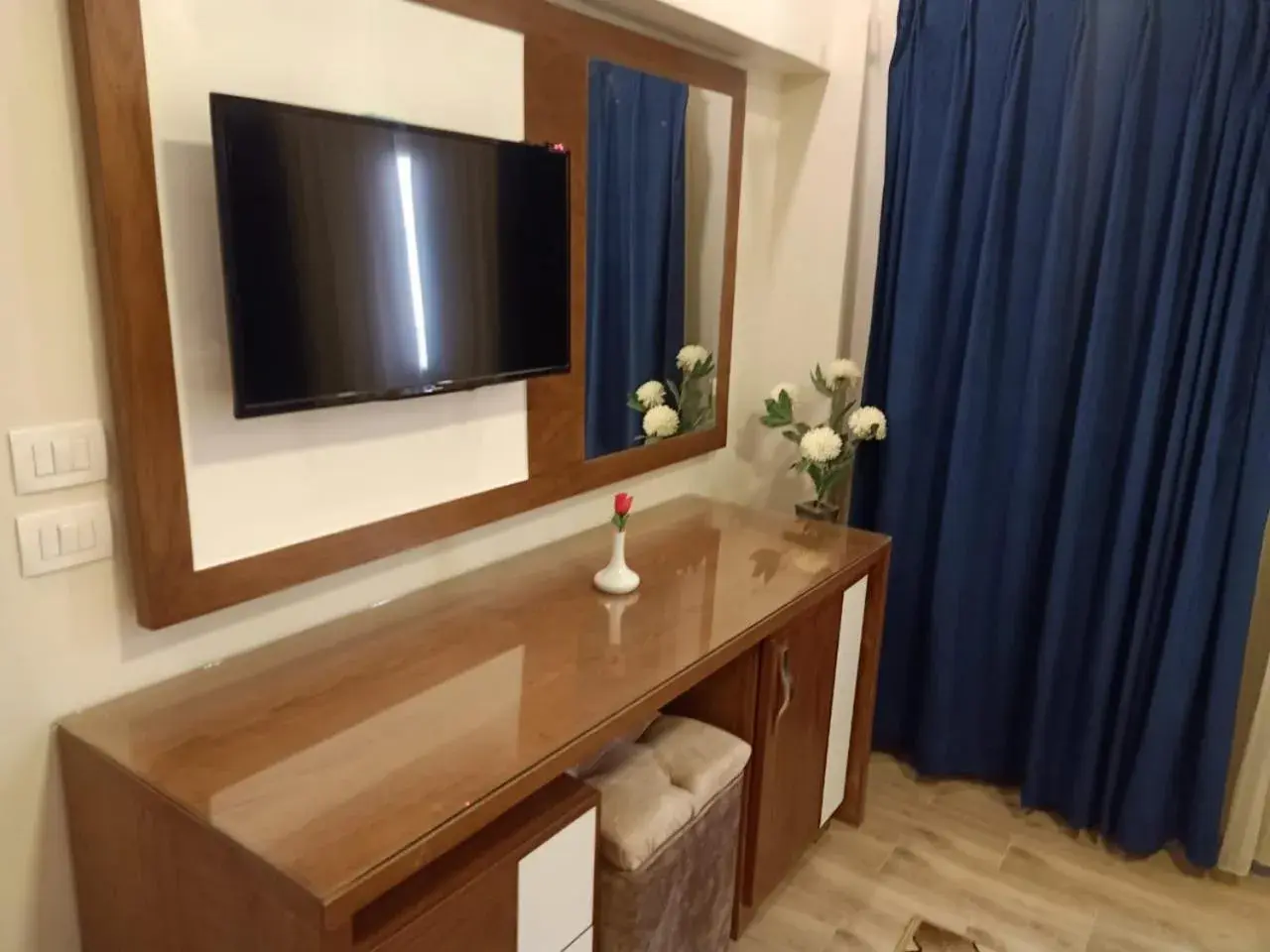 Budget Double Room in Jewel Al Nasr Hotel & Apartments Budget Double Room in Jewel Al Nasr Hotel & Apartments
