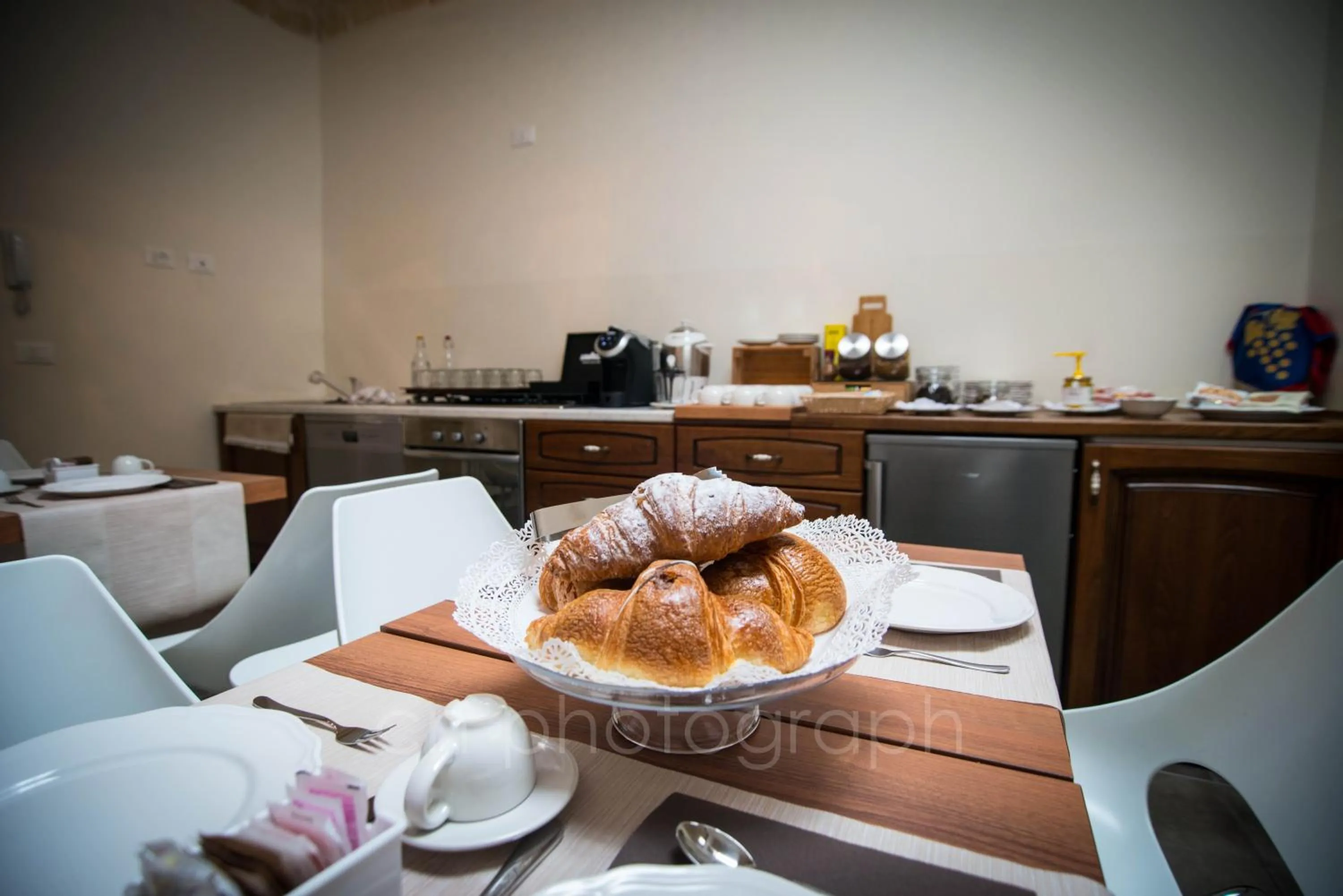 Food and drinks in La Dimora del Falconiere - Luxury Suites