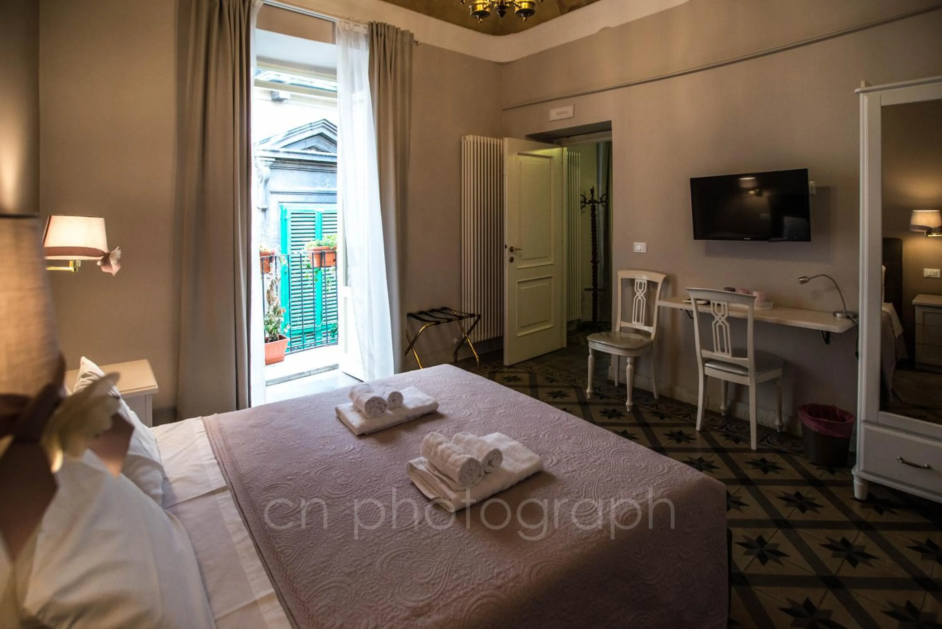 Photo of the whole room, Bed in La Dimora del Falconiere - Luxury Suites