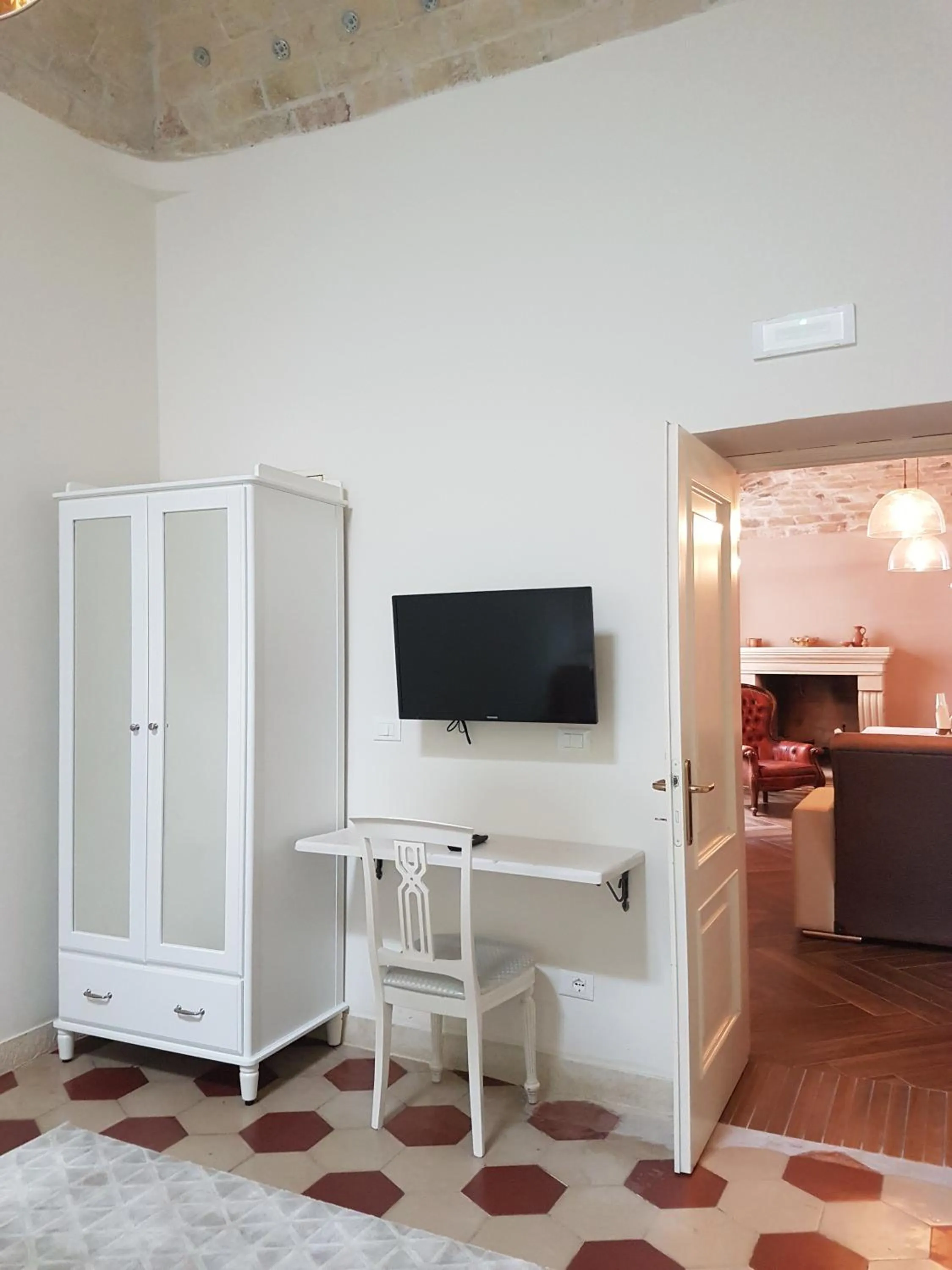 Photo of the whole room in La Dimora del Falconiere - Luxury Suites