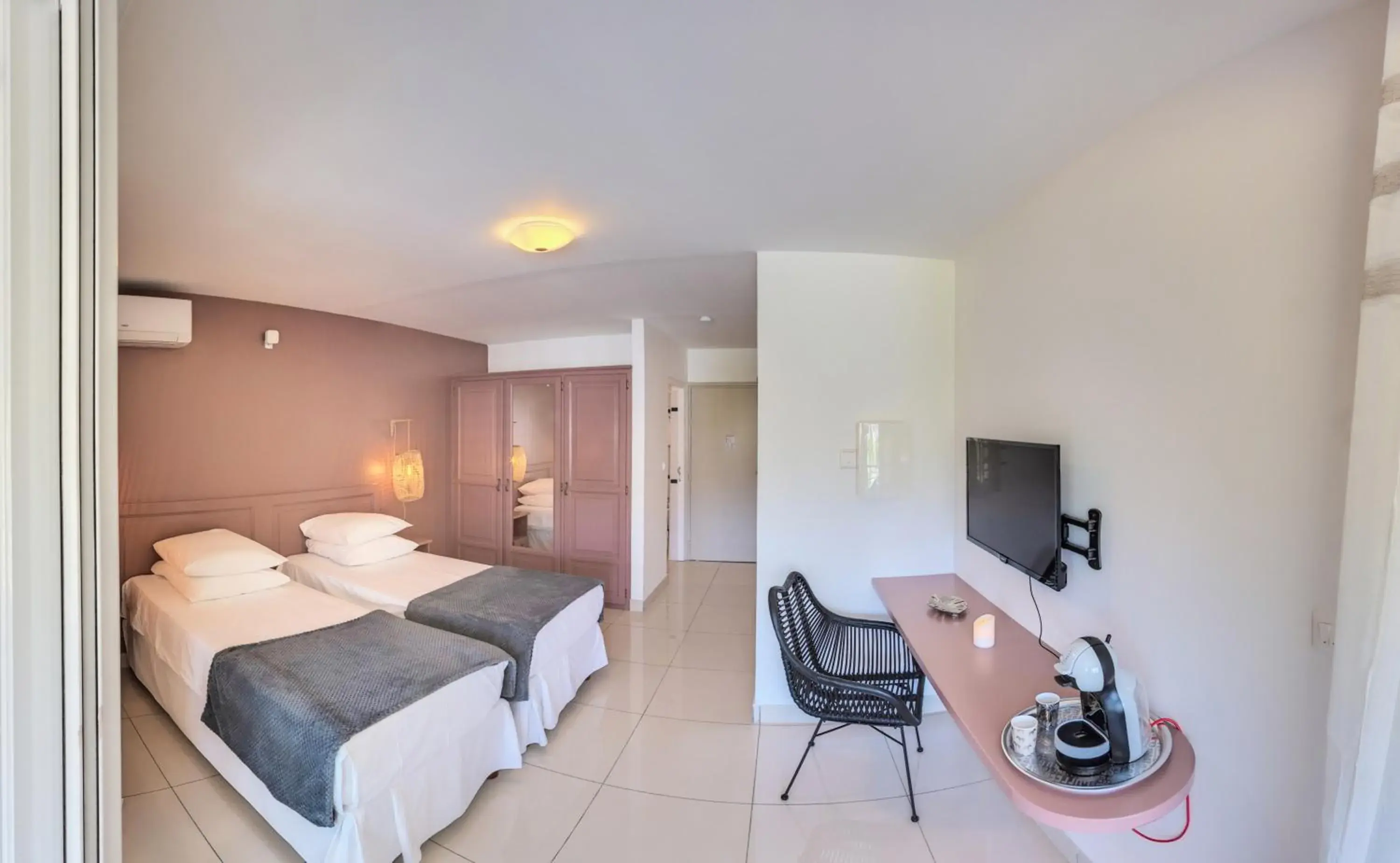 Superior Studio With Parking View in Hotel Pelican Superior Studio With Parking View in Hotel Pelican