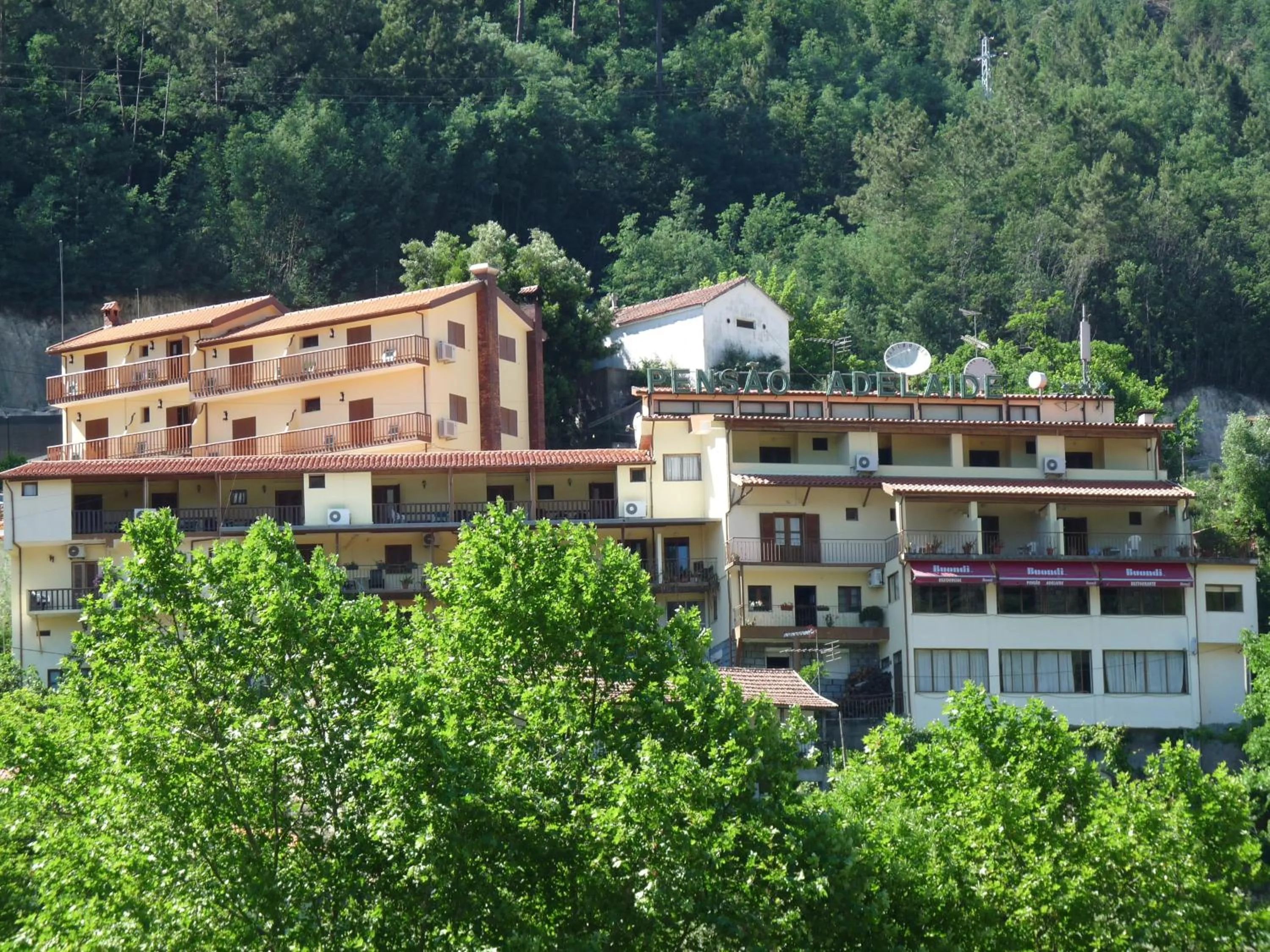 Facade/entrance in Adelaide Hotel