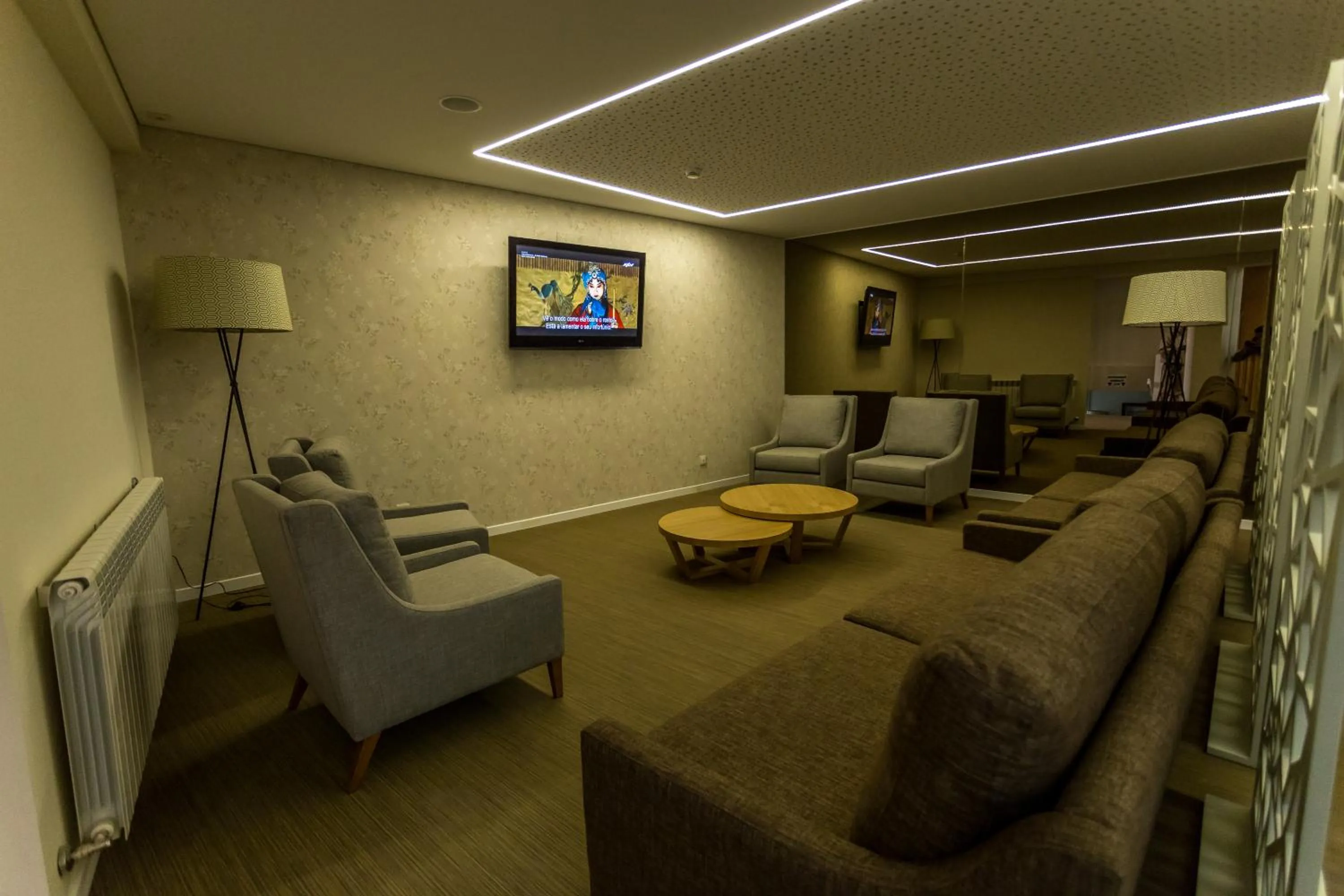 Communal lounge/ TV room in Adelaide Hotel