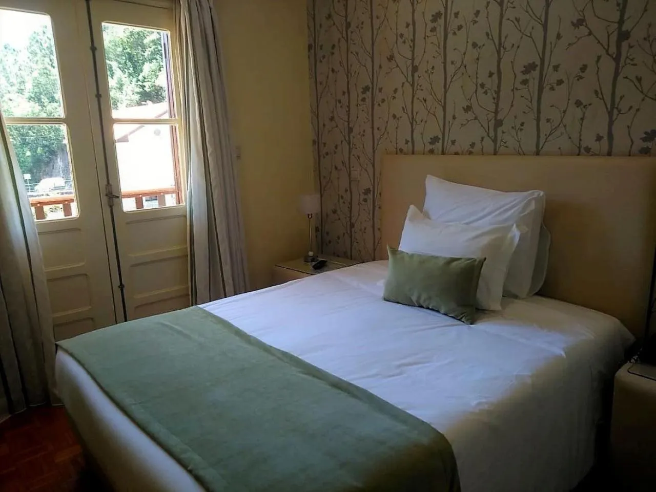 Photo of the whole room, Bed in Adelaide Hotel