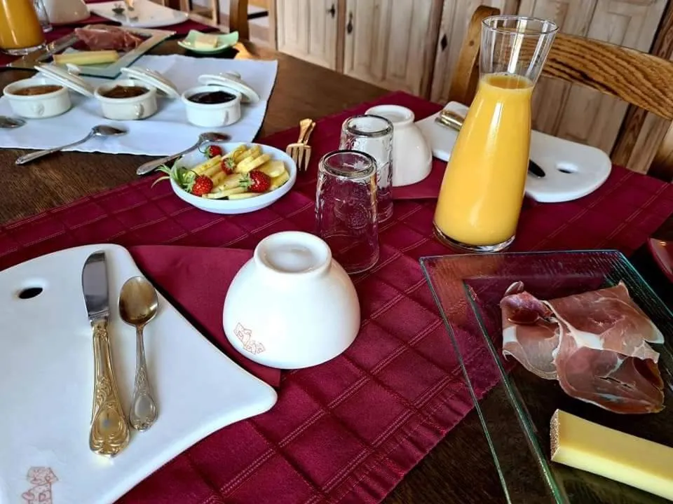 A l'ombre du clocher