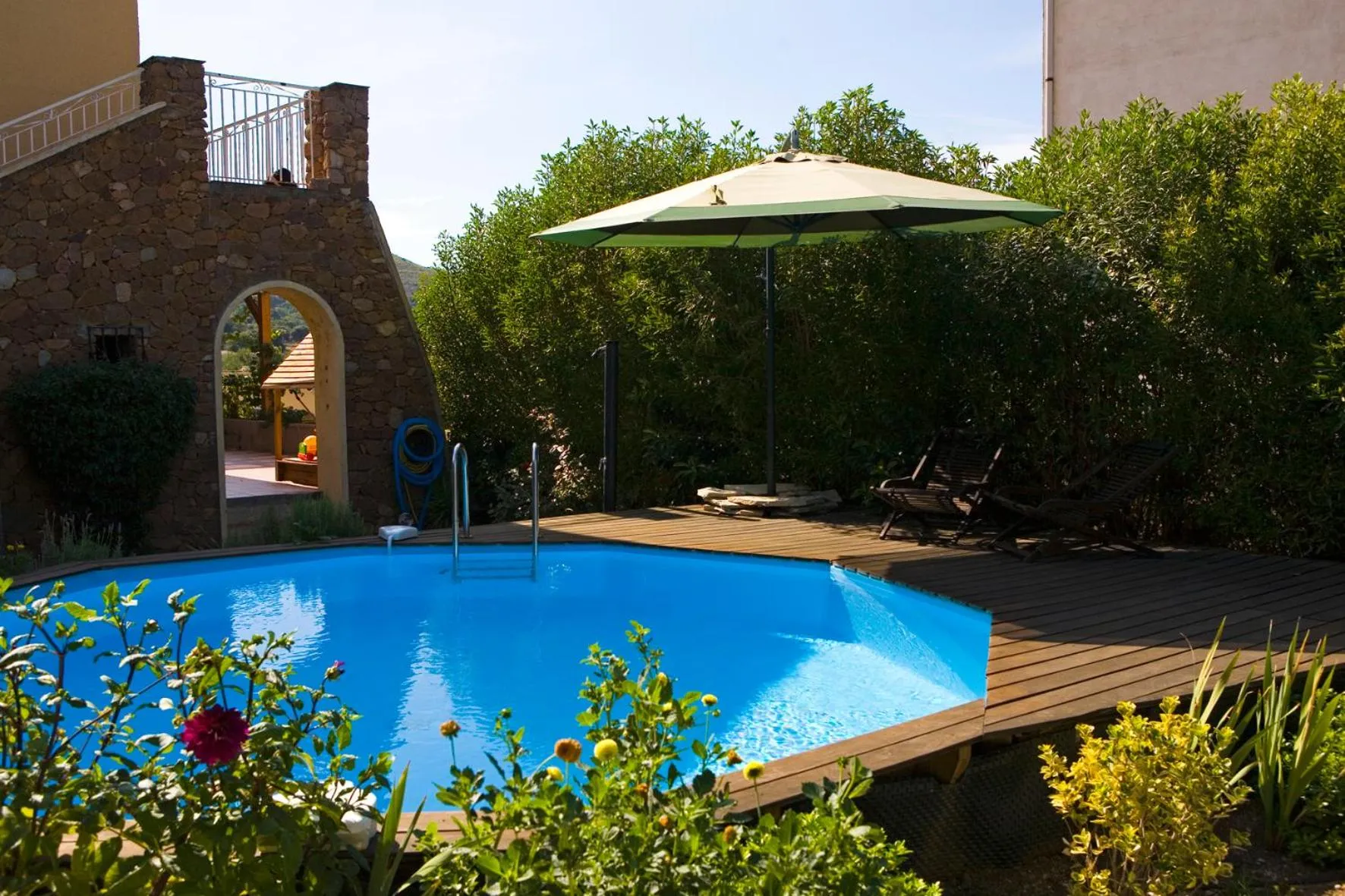 A l'ombre du clocher