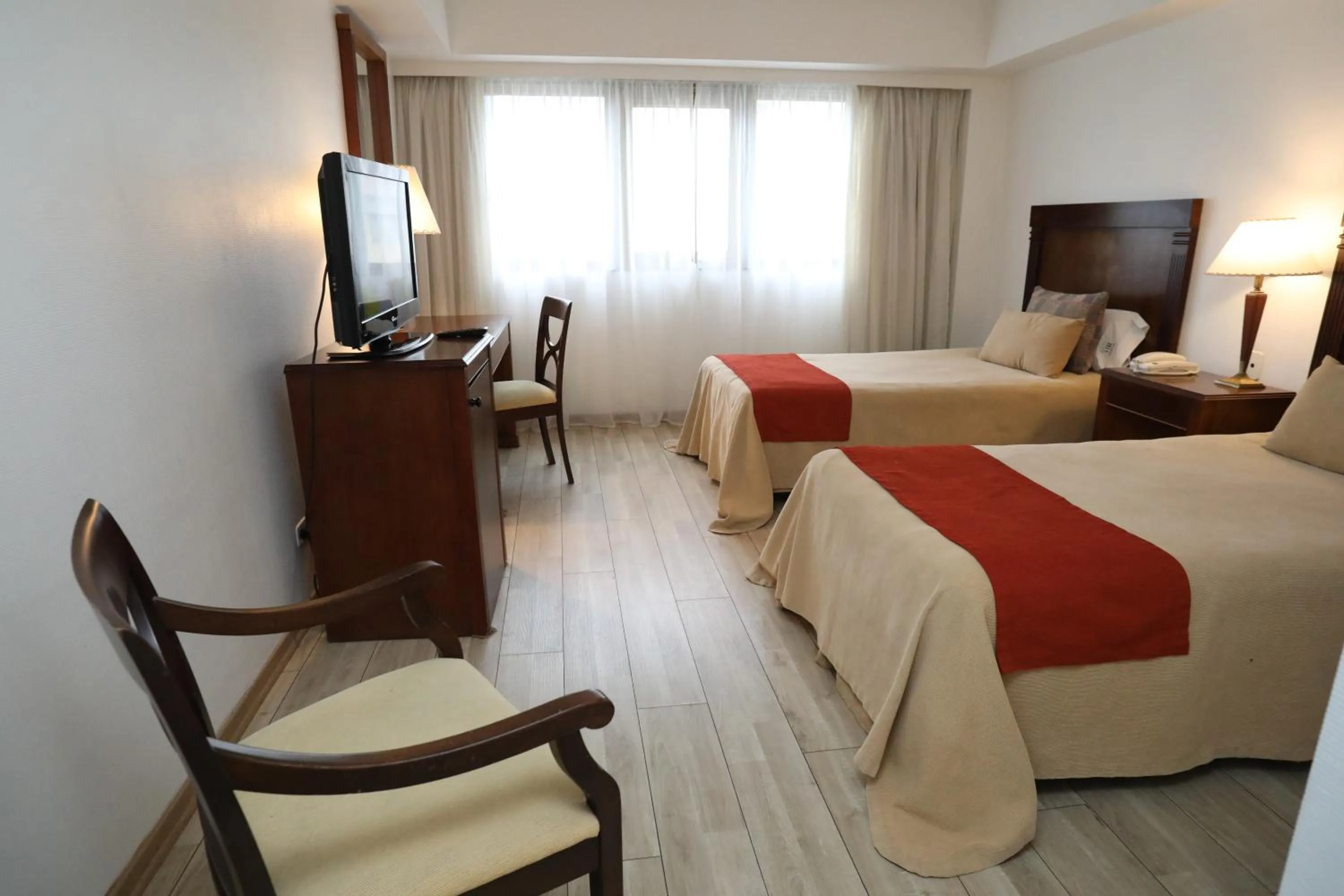 Photo of the whole room, Bed in HR Esmeralda Luxor