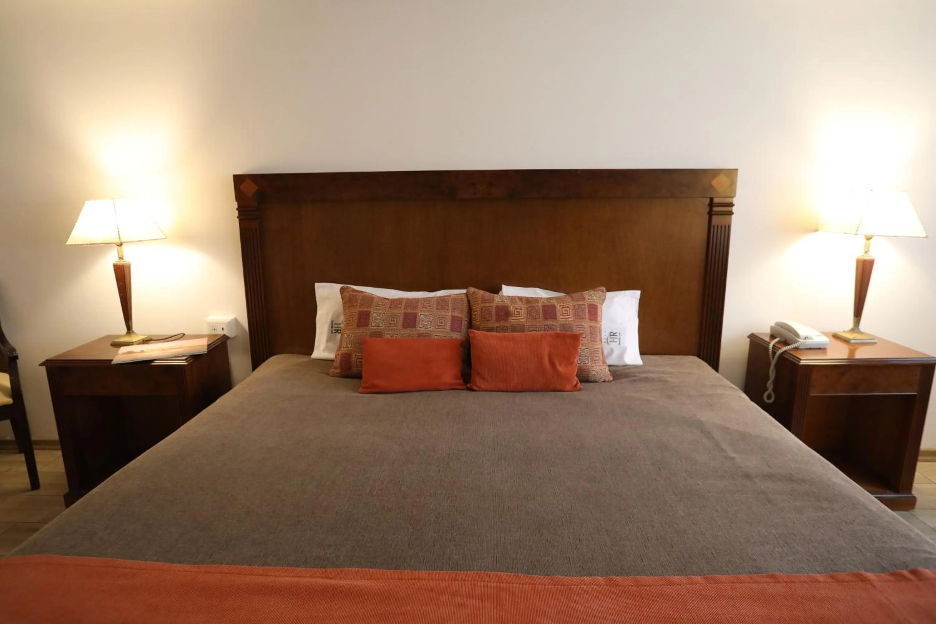 Photo of the whole room, Bed in HR Esmeralda Luxor