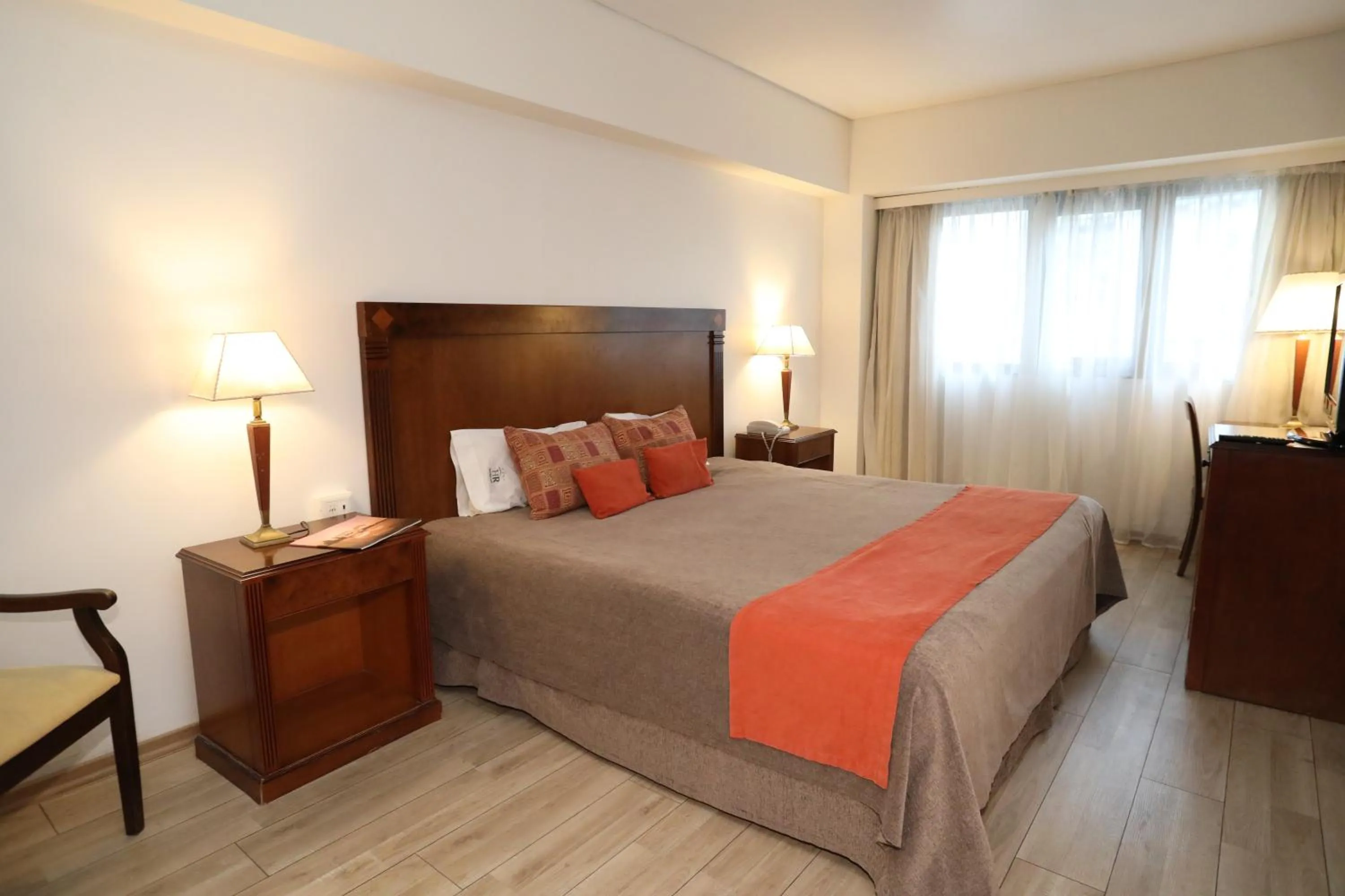 Photo of the whole room, Bed in HR Esmeralda Luxor