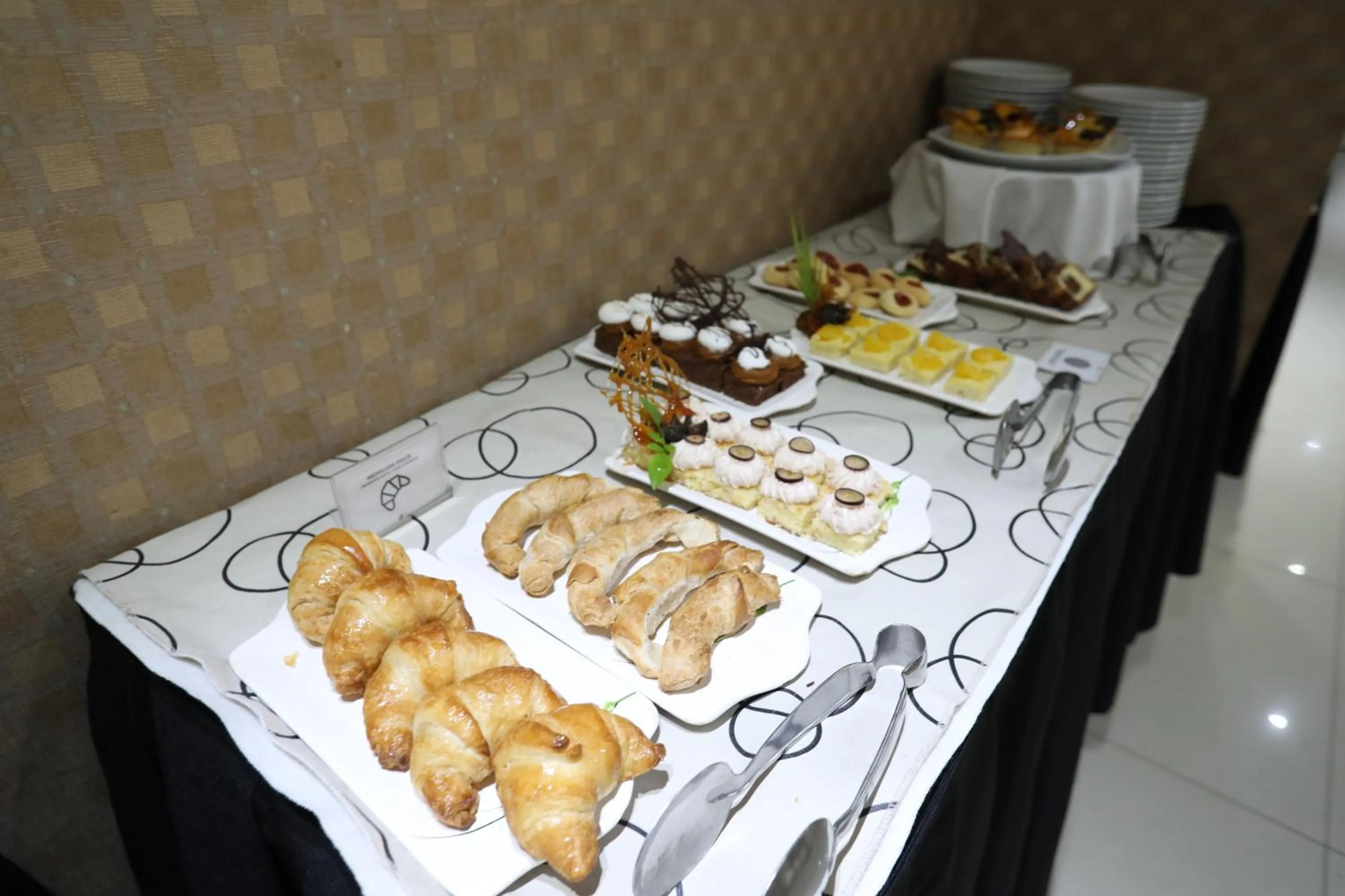 Buffet breakfast in HR Esmeralda Luxor