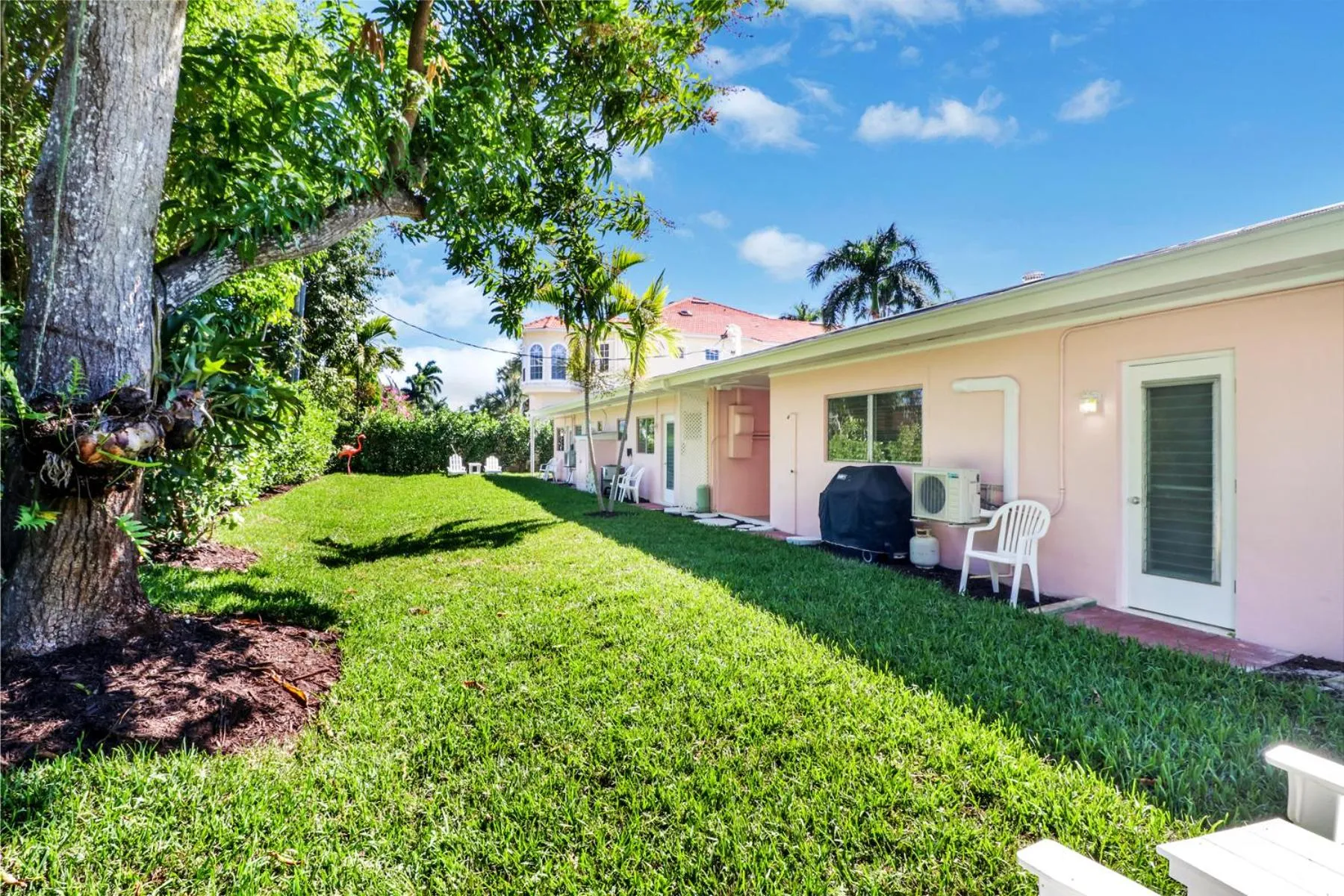Garden in The Gondolier Inn
