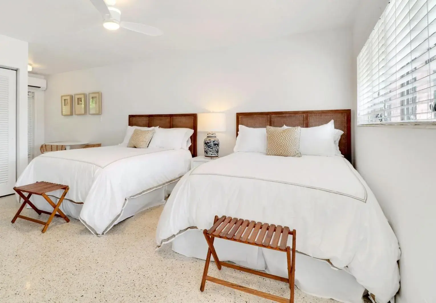 Deluxe Queen Room in The Gondolier Inn Deluxe Queen Room in The Gondolier Inn