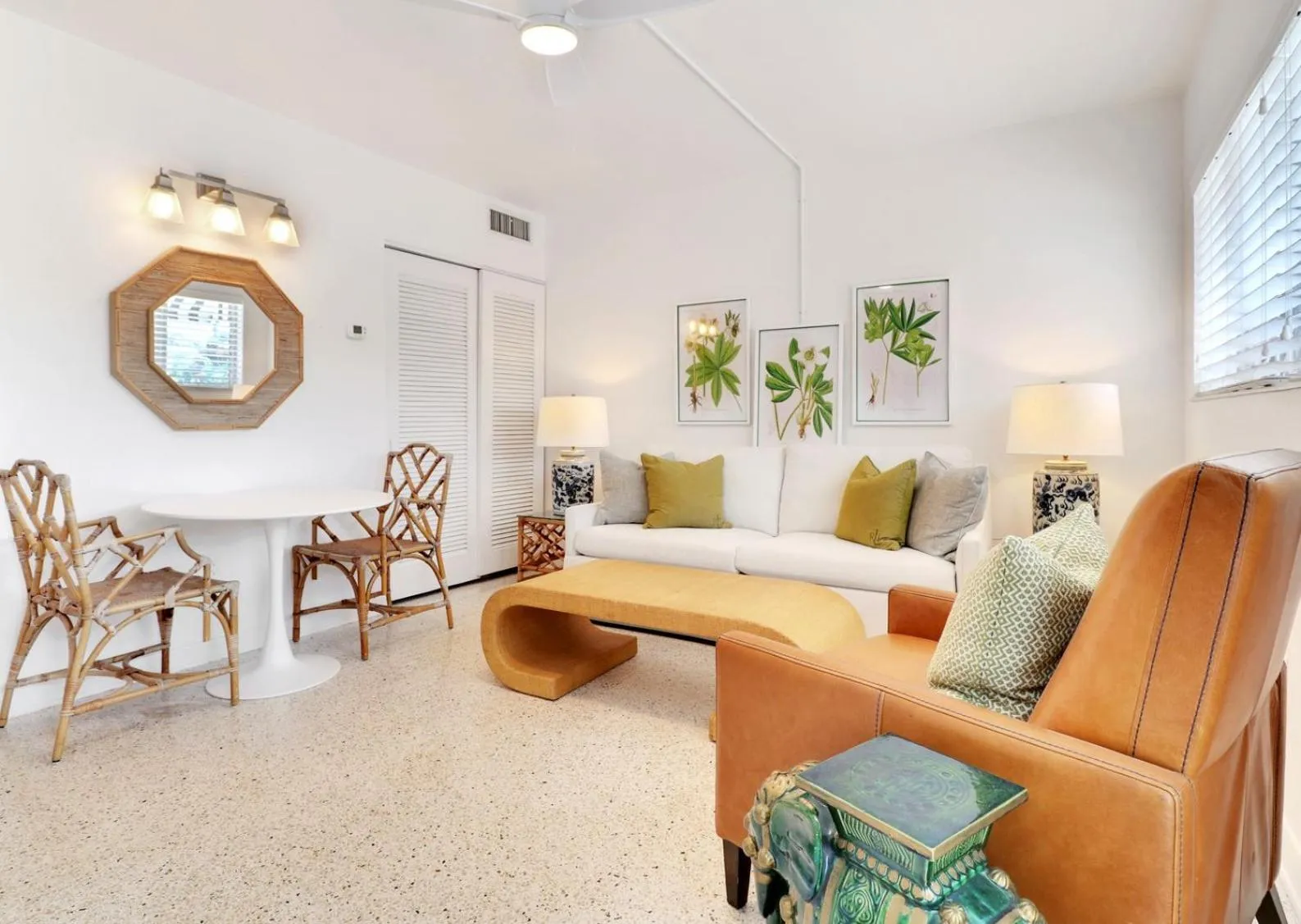 Living room in The Gondolier Inn