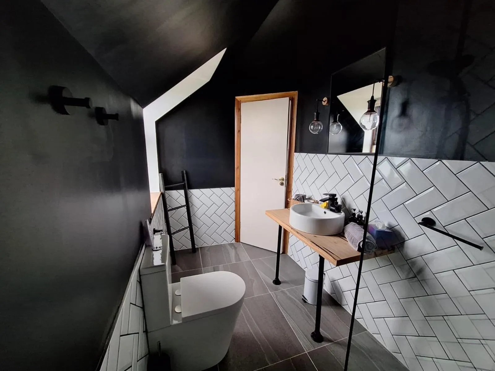 Shower in Heir Island House