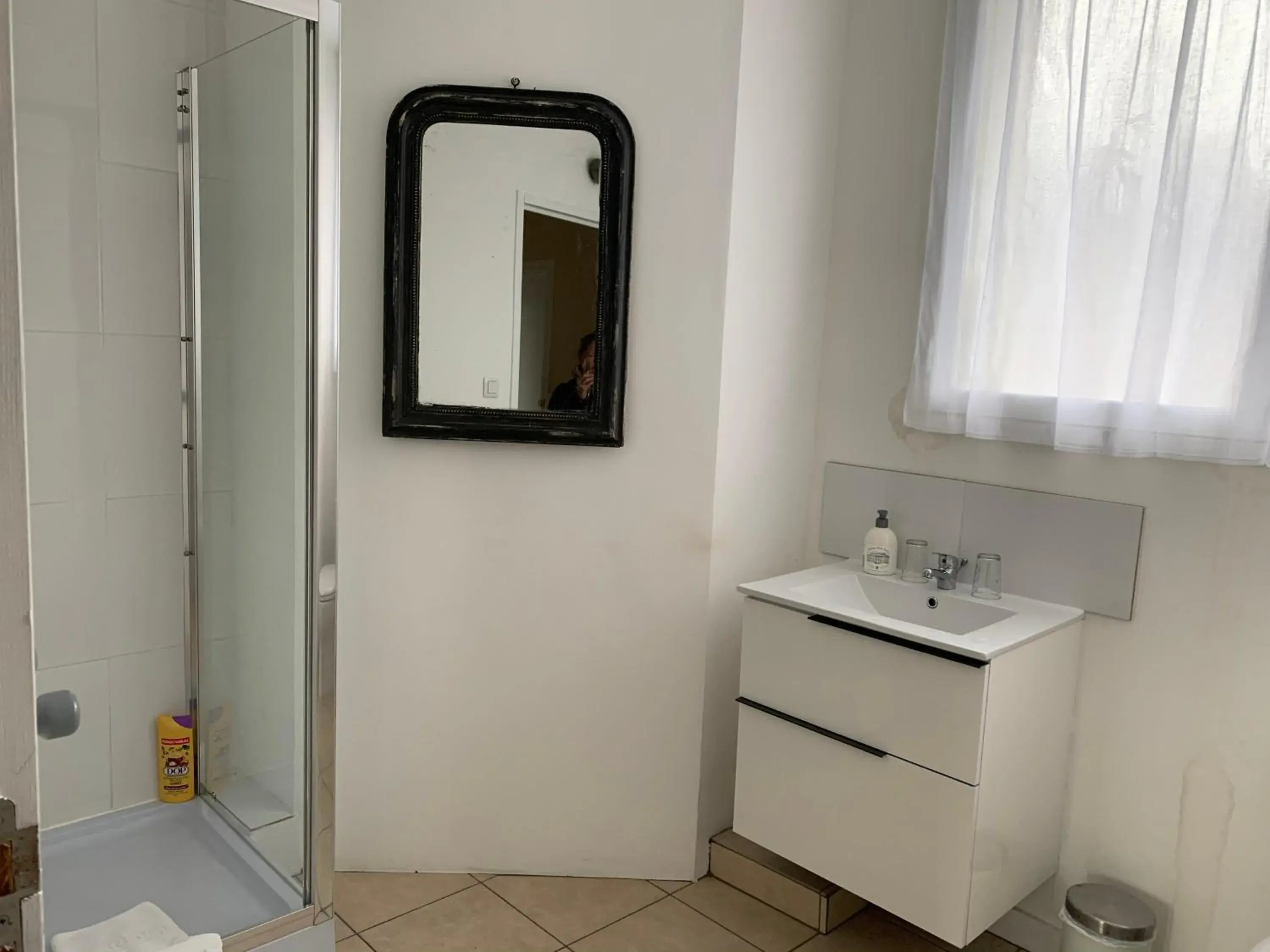 Family Room with Bathroom in Bar 145 Family Room with Bathroom in Bar 145