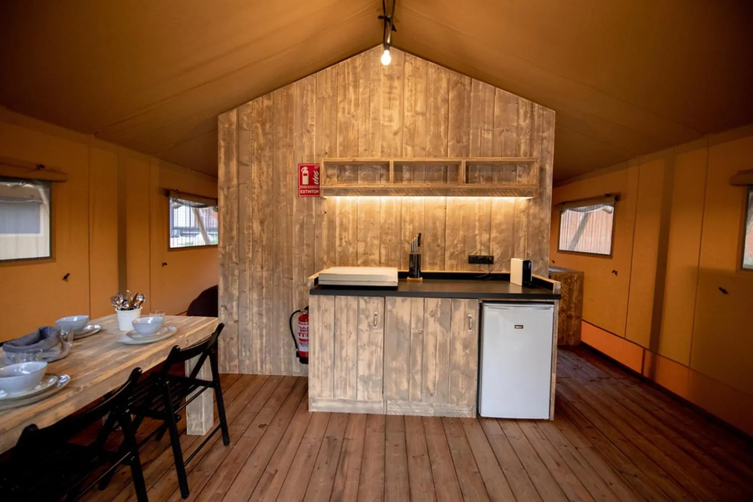 Kitchen or kitchenette in Glamping Can Bora Lodges