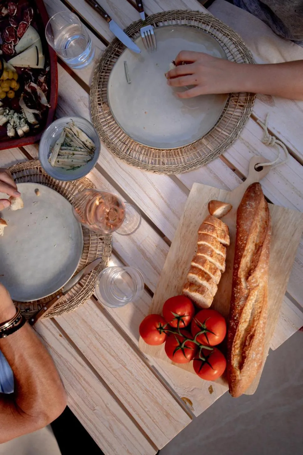 Food and drinks in Glamping Can Bora Lodges