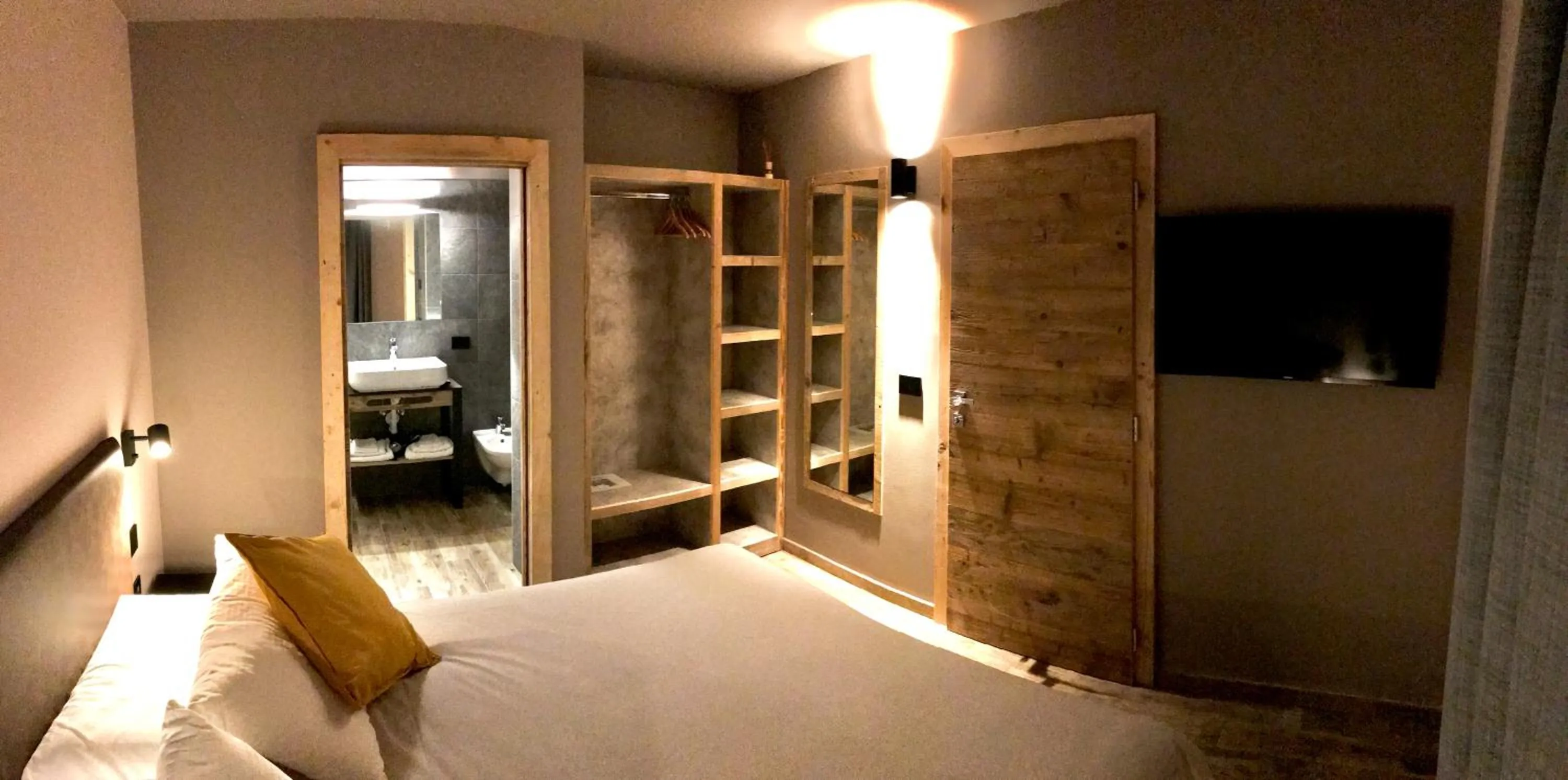 Photo of the whole room, Bed in Hotel san Vitale