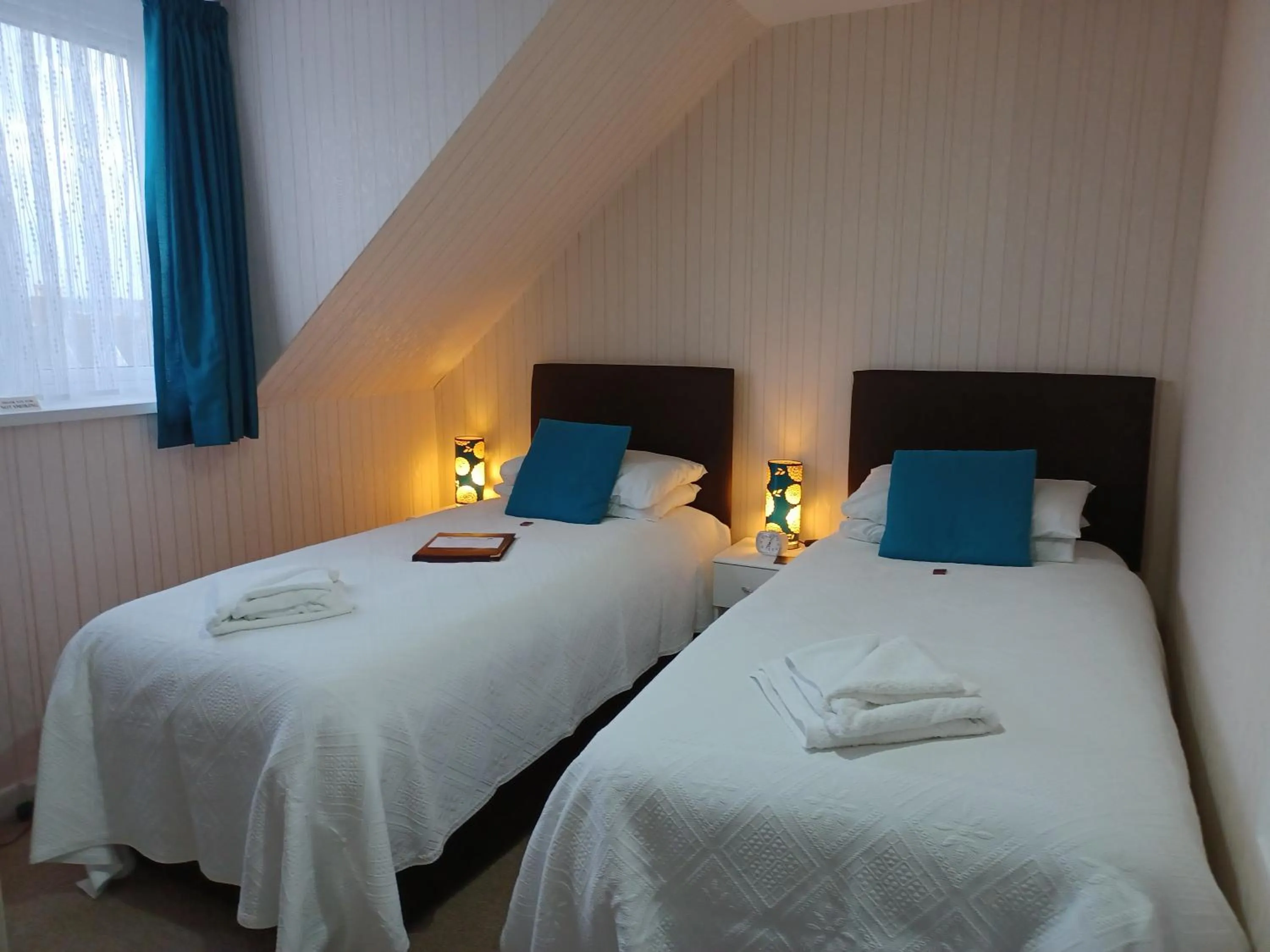 Bedroom, Bed in Palm Court