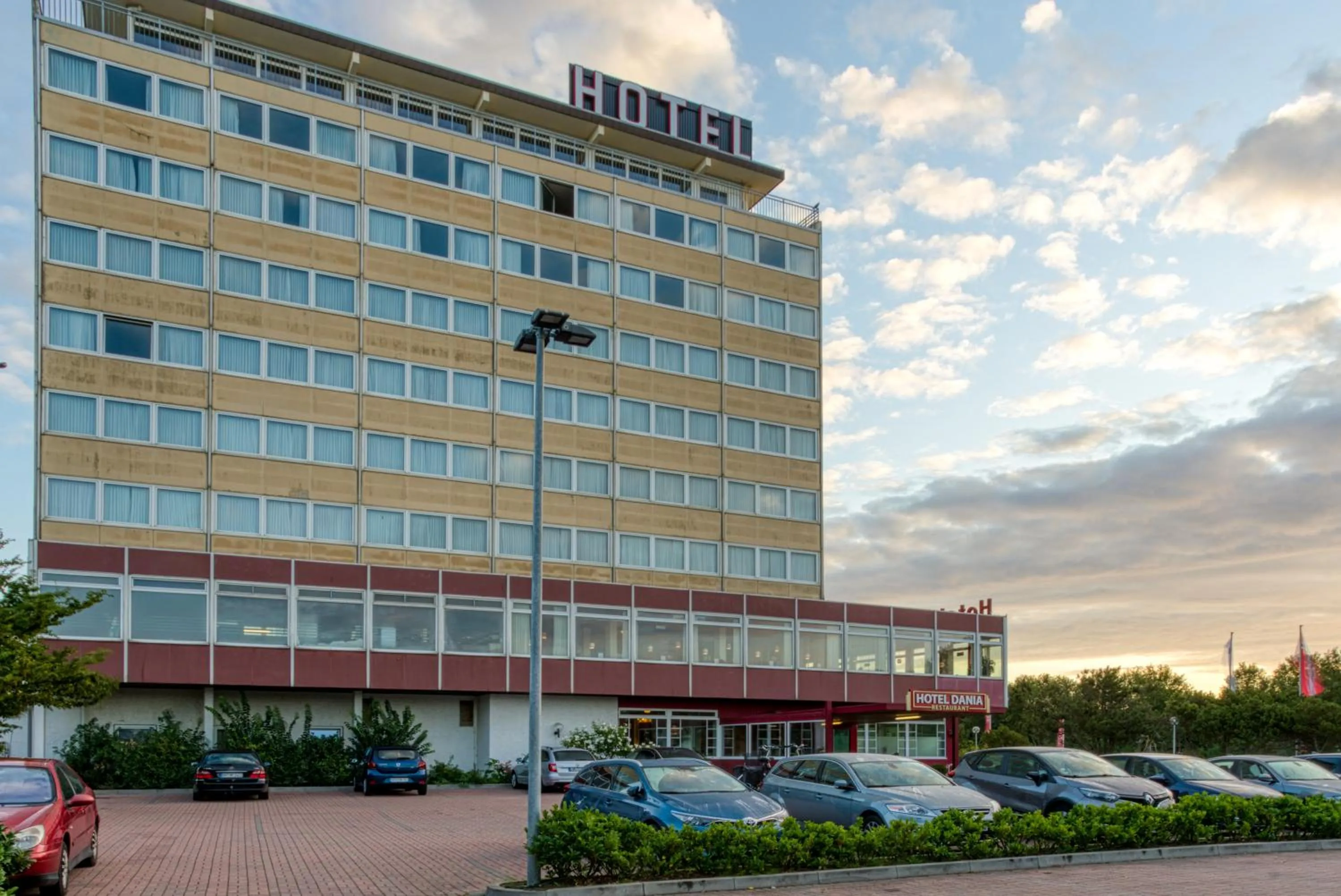 Property building in FF&E Hotel Dania