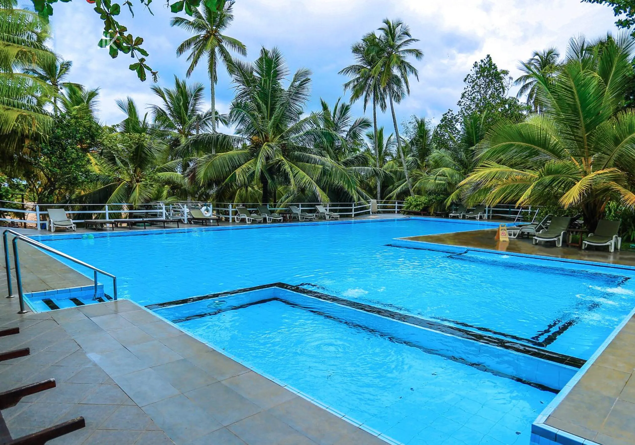 Swimming pool in Lagoon Paradise Beach Resort