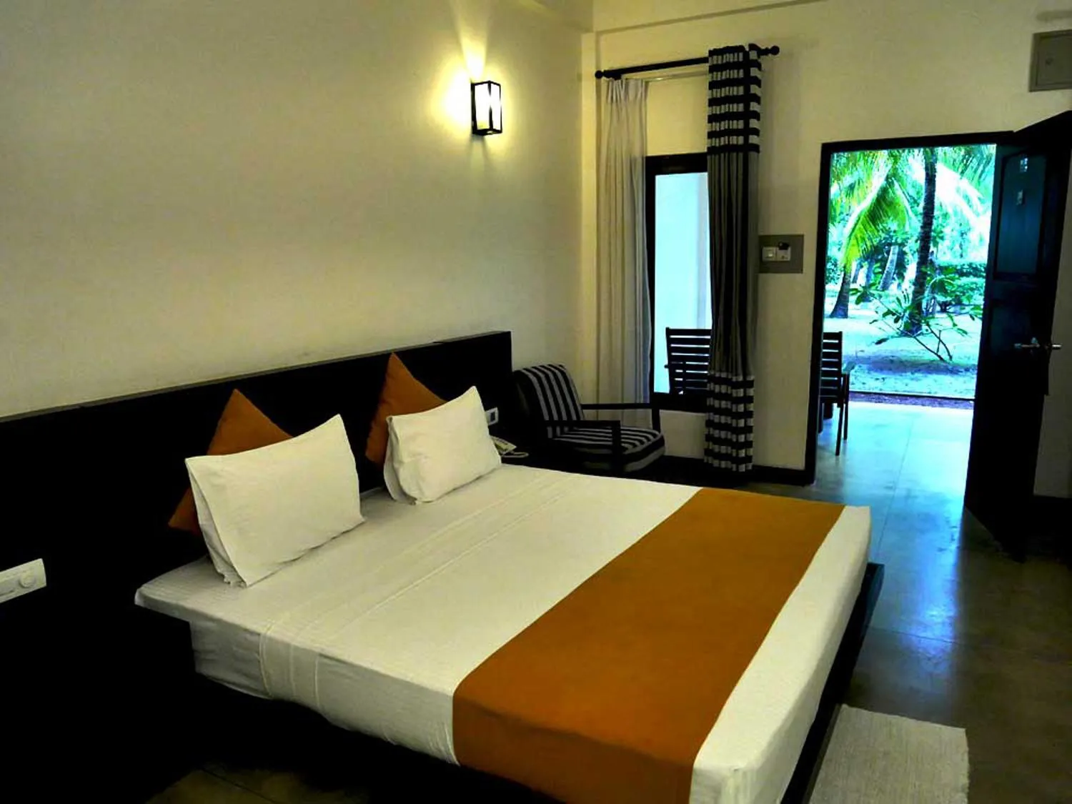 Bed in Lagoon Paradise Beach Resort