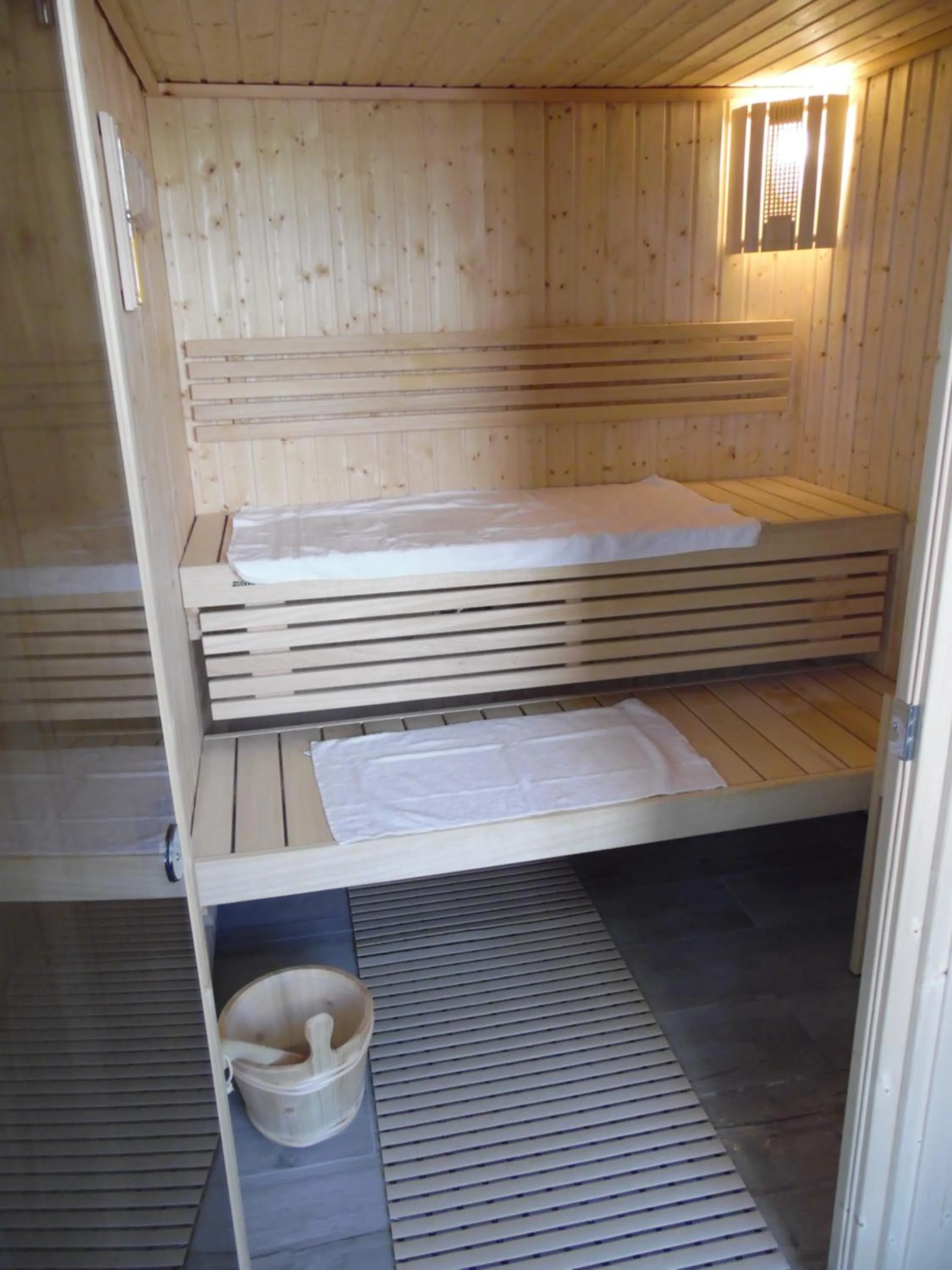 Sauna, Bed in Chante Grelet