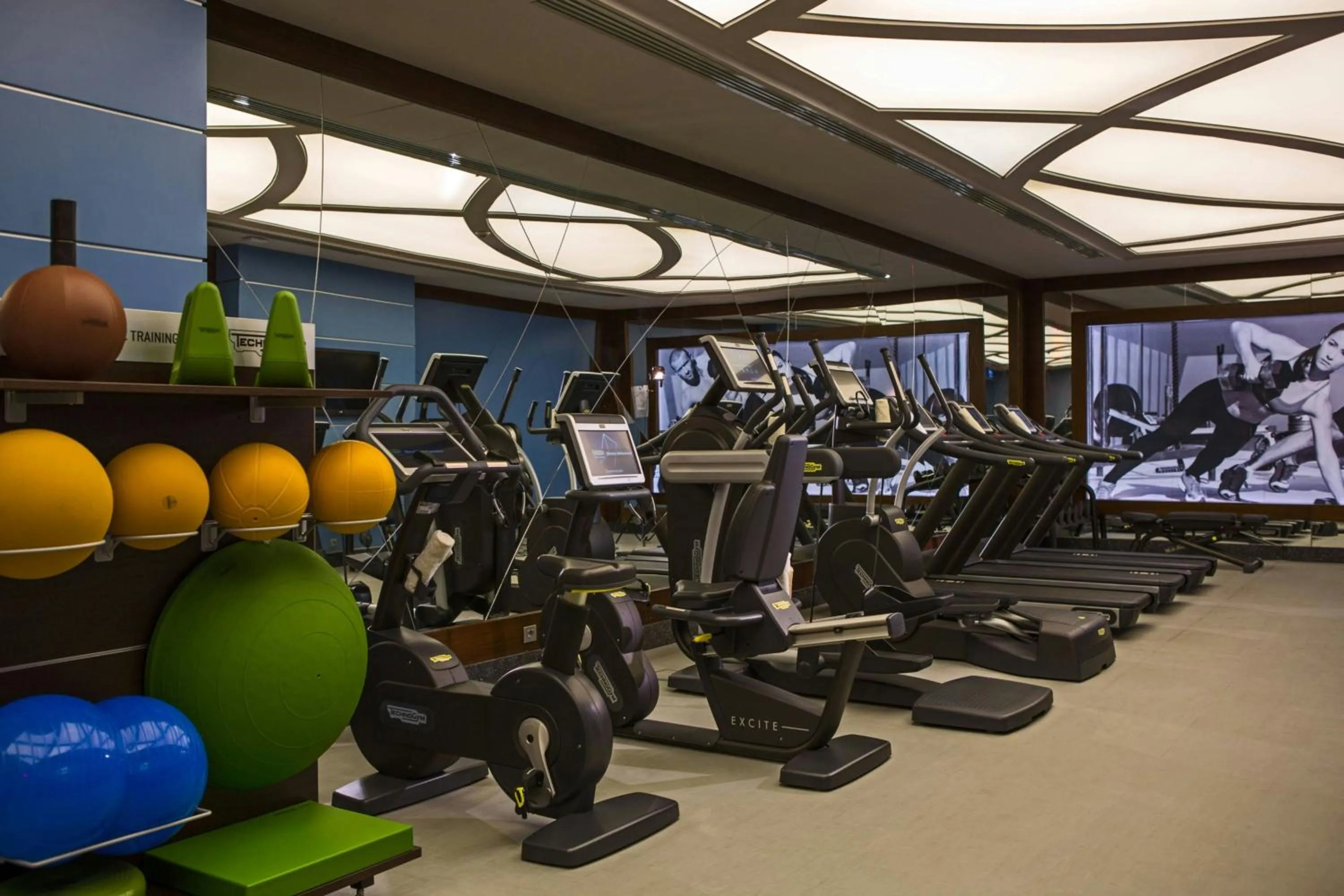 Fitness centre/facilities in Renaissance Izmir Hotel
