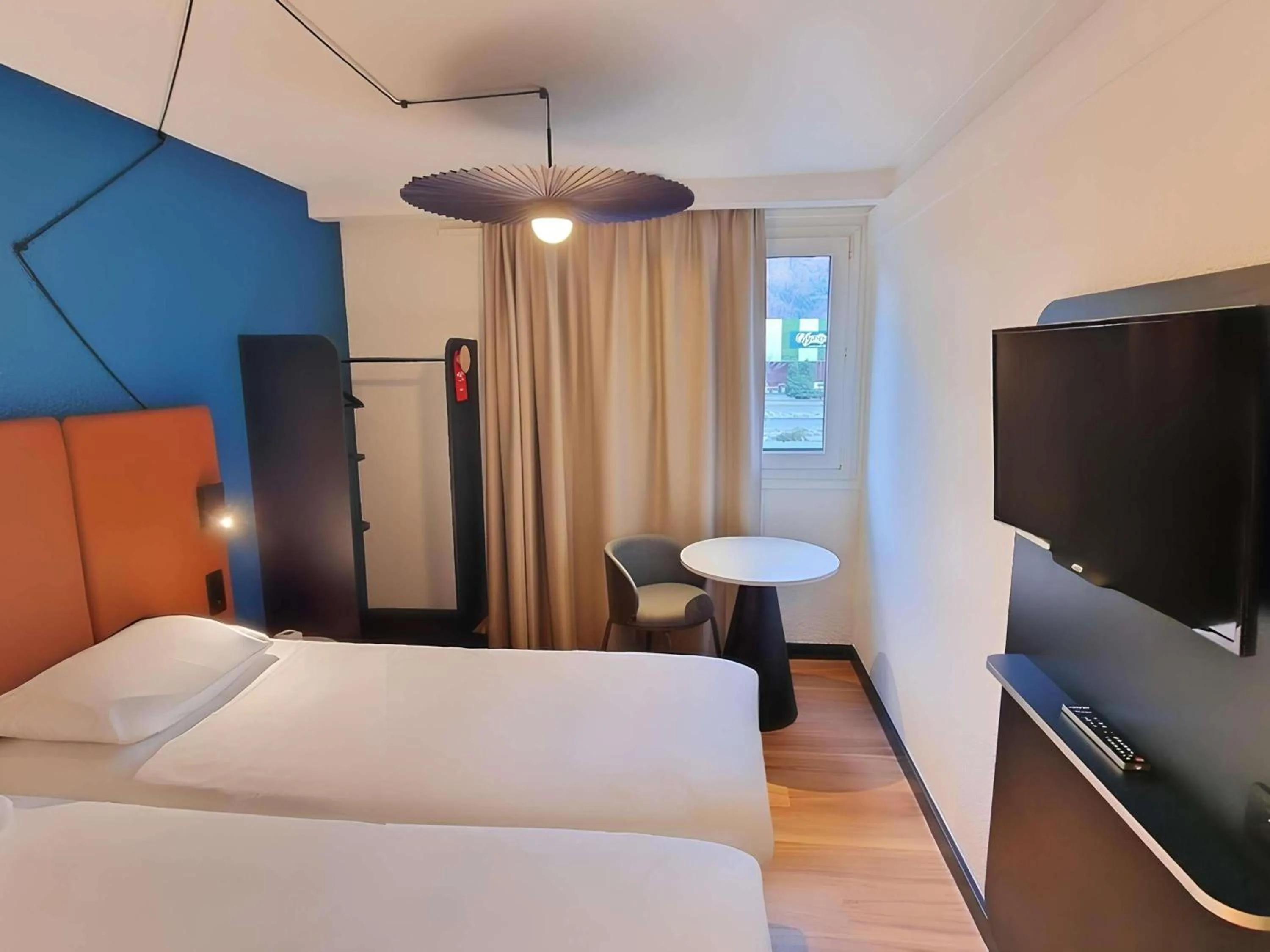 Bedroom, Bed in Ibis Sallanches Porte du MontBlanc