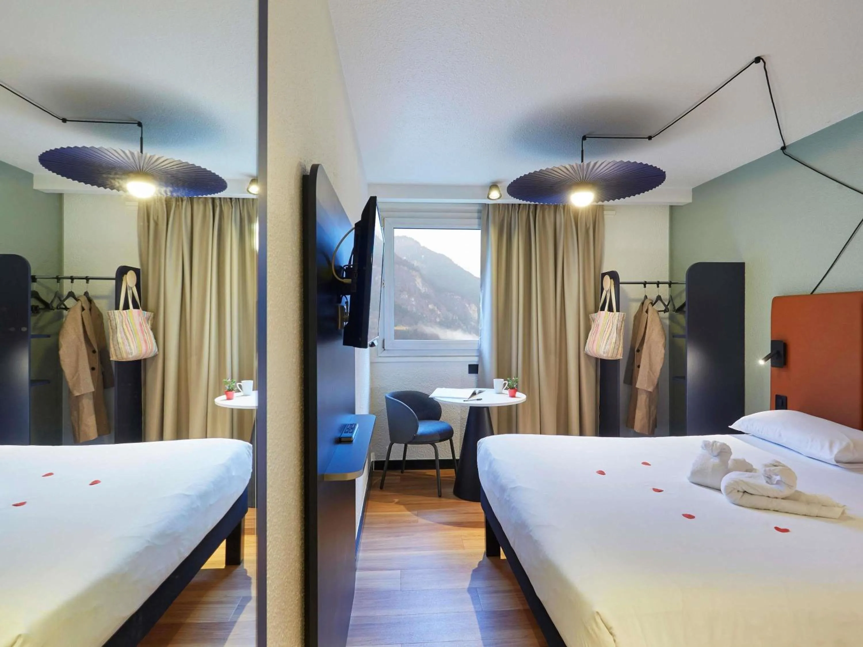 Bedroom, Bed in Ibis Sallanches Porte du MontBlanc