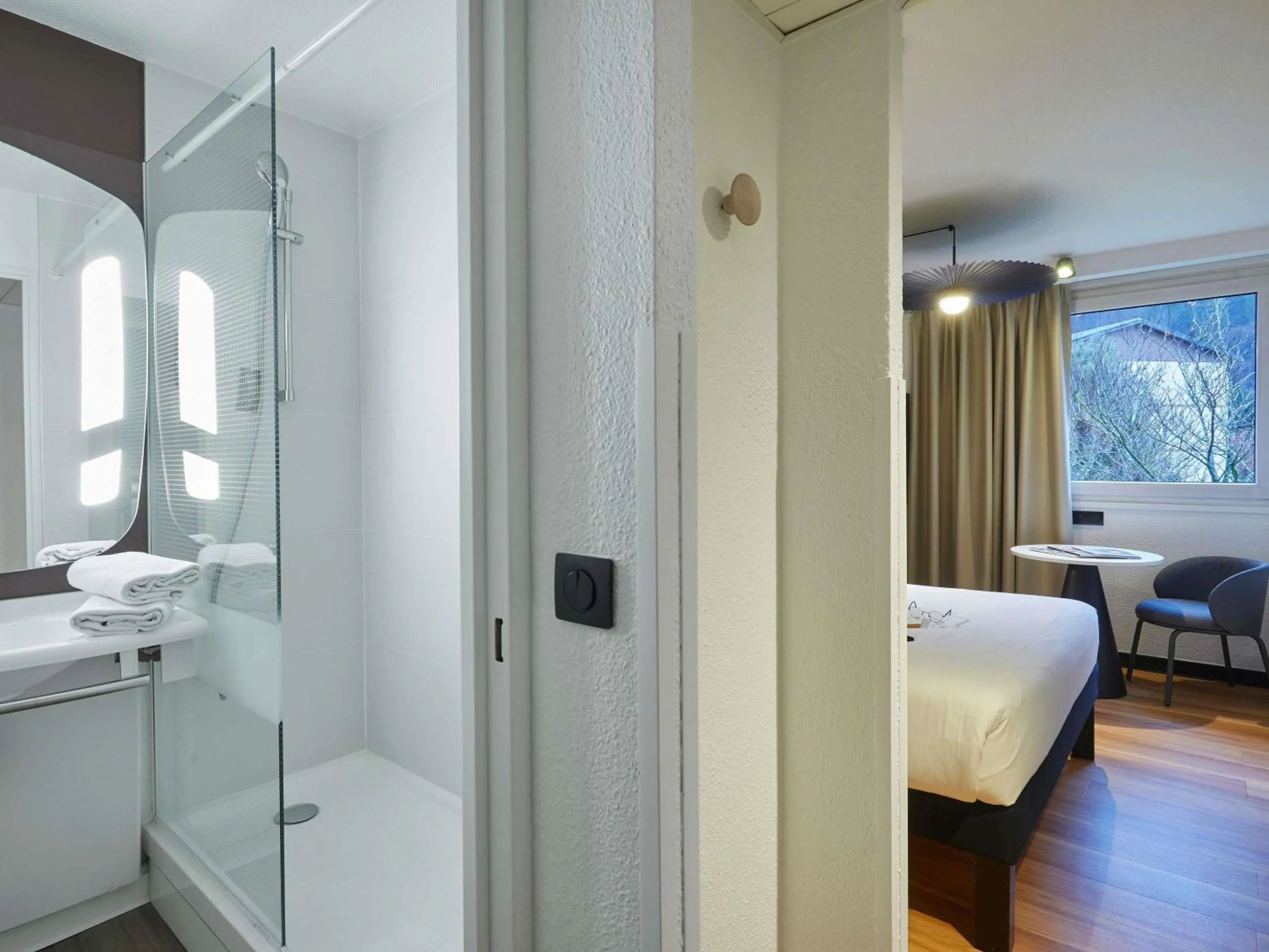 Bedroom, Bed in Ibis Sallanches Porte du MontBlanc