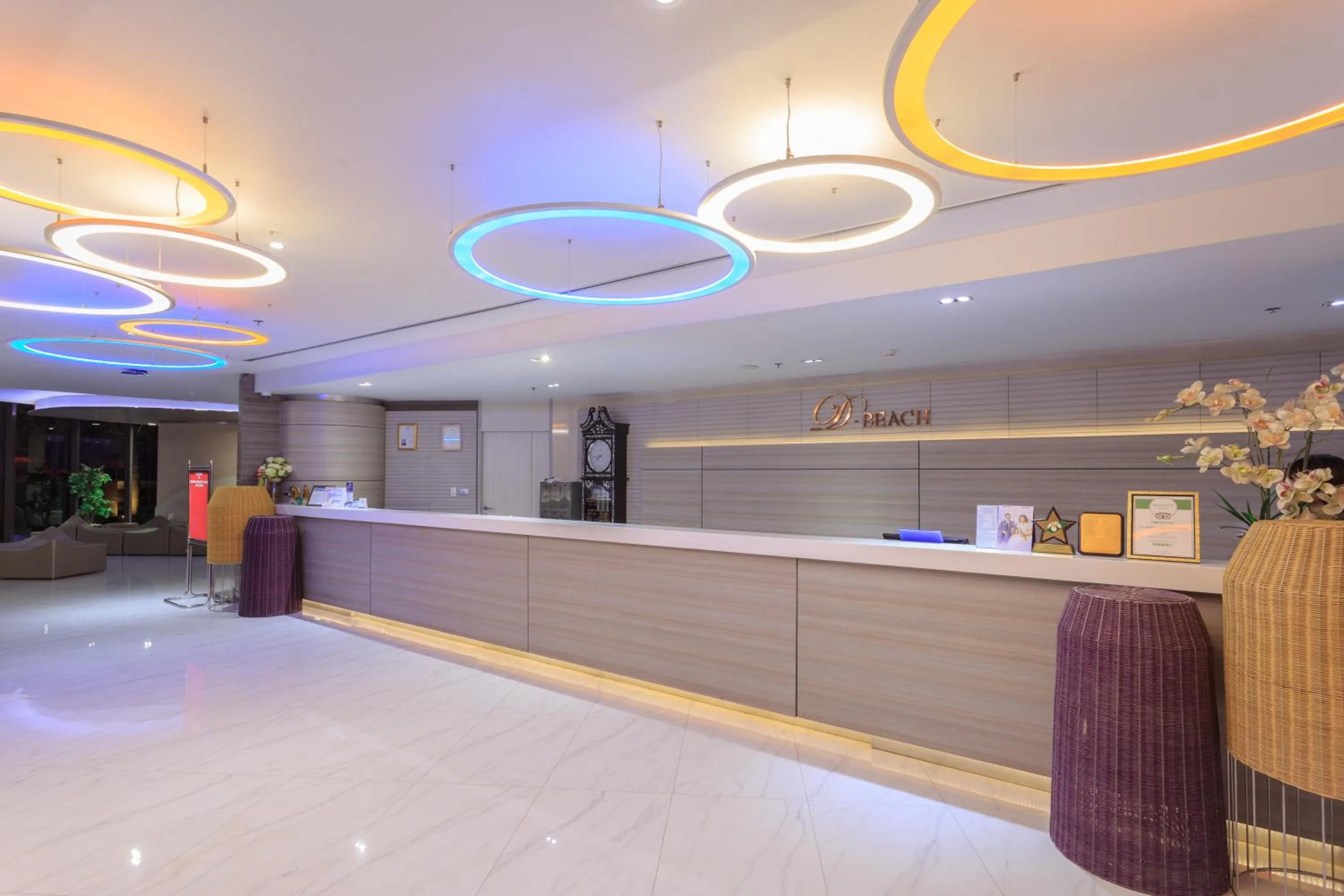 Lobby or reception in Pattaya Discovery Beach Hotel - SHA Extra Plus
