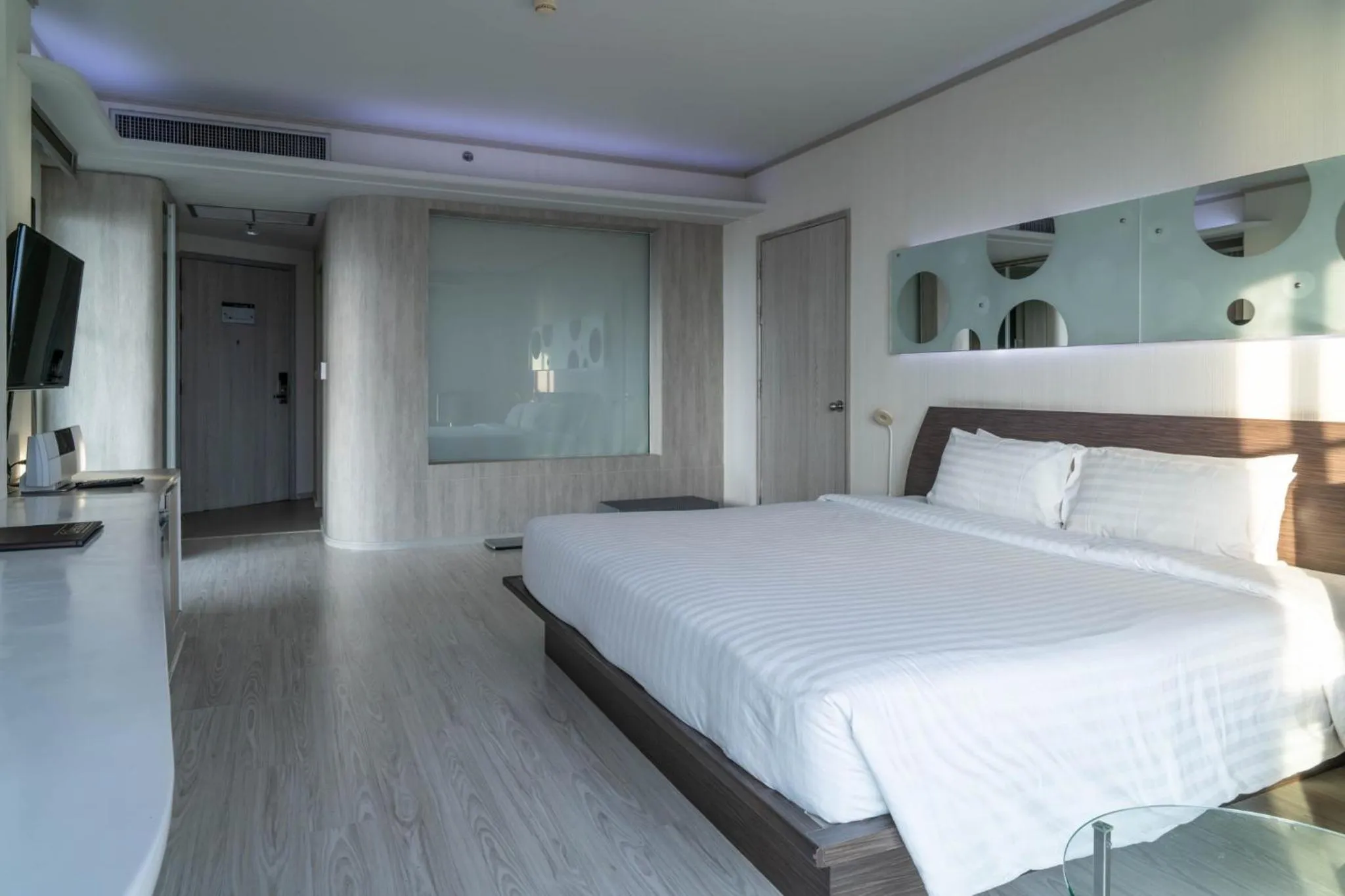 Bedroom, Bed in Pattaya Discovery Beach Hotel - SHA Extra Plus