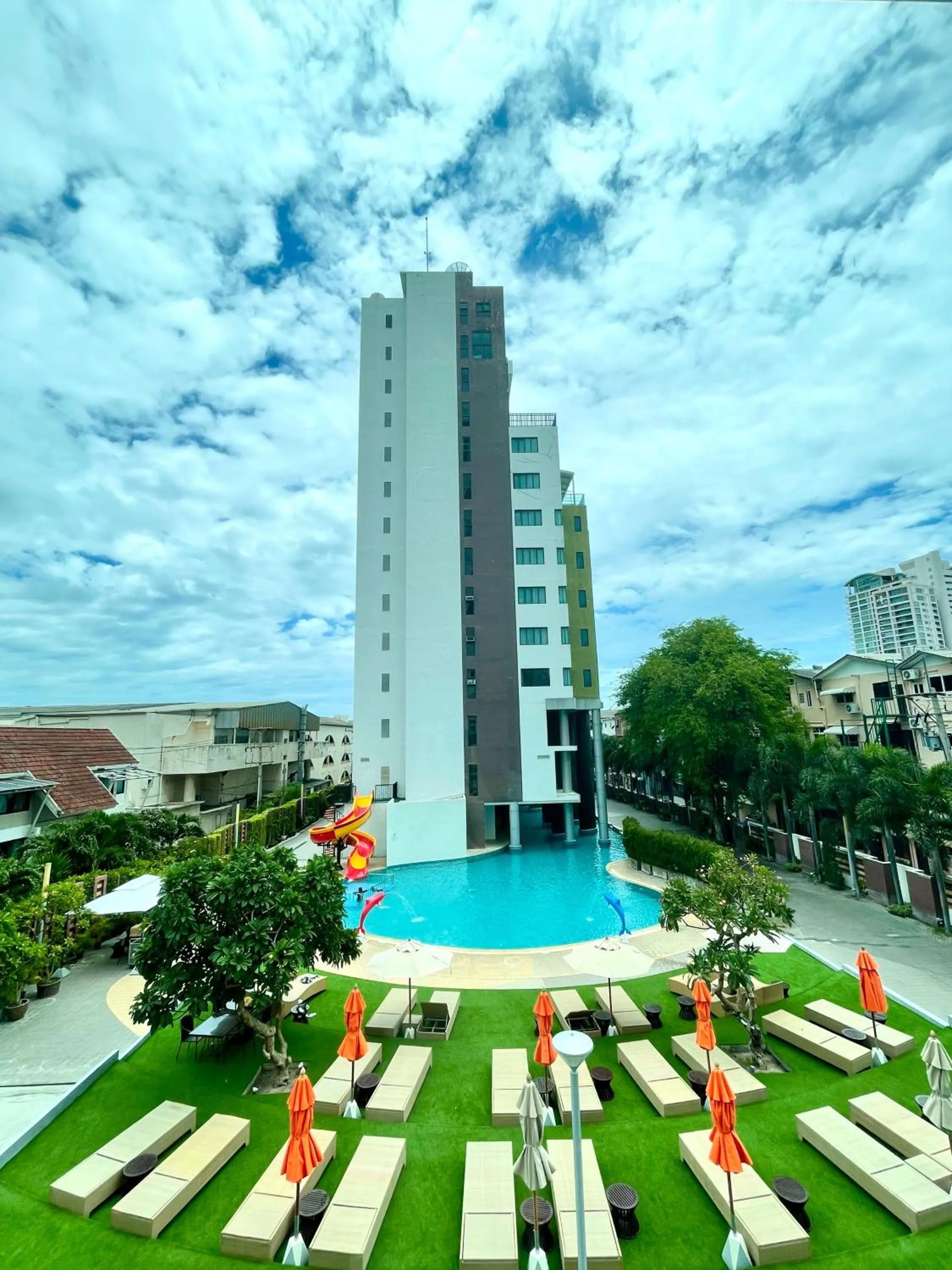 Property building in Pattaya Discovery Beach Hotel - SHA Extra Plus