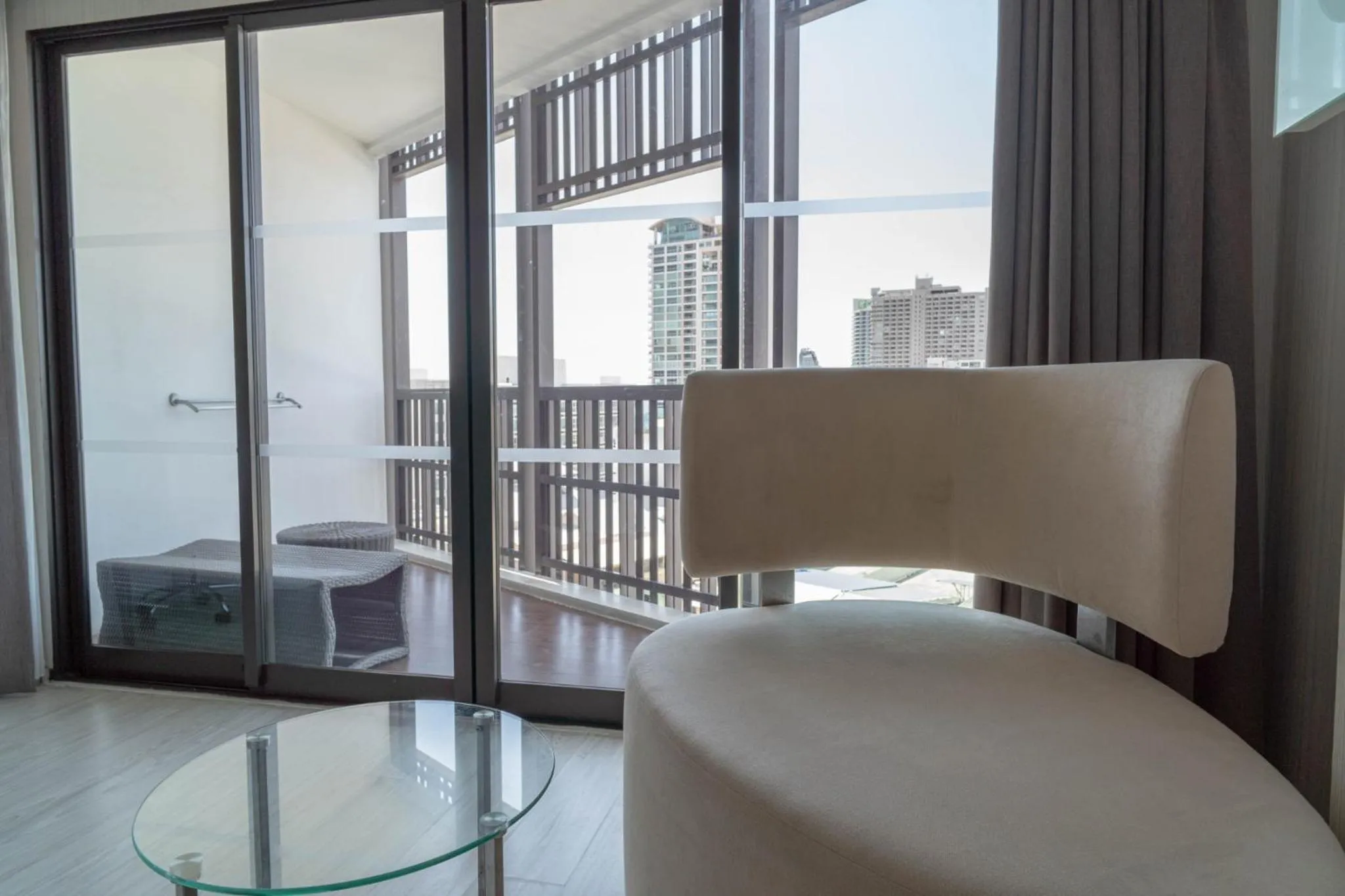 Balcony/Terrace, Bed in Pattaya Discovery Beach Hotel - SHA Extra Plus