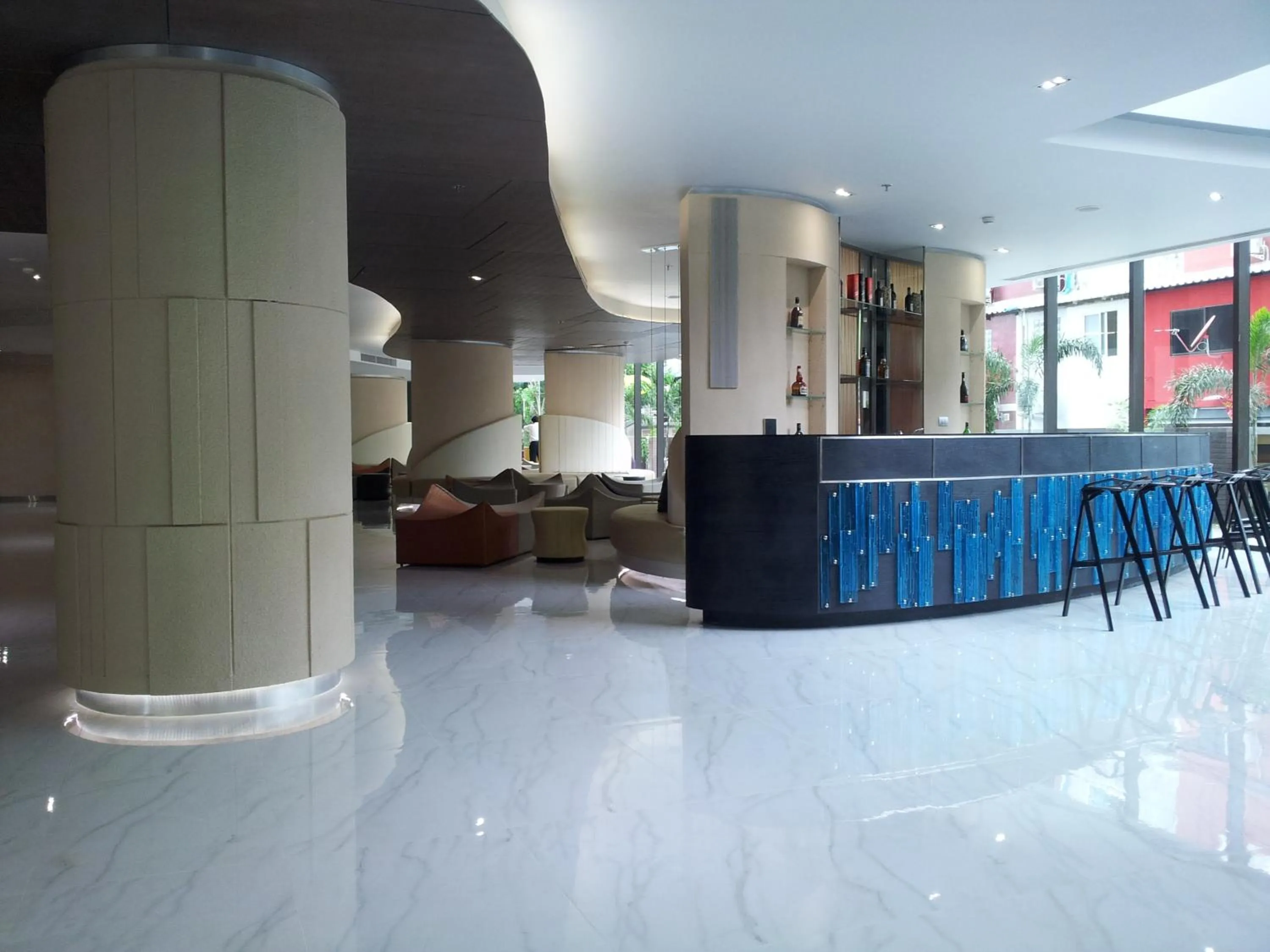 Lounge or bar in Pattaya Discovery Beach Hotel - SHA Extra Plus