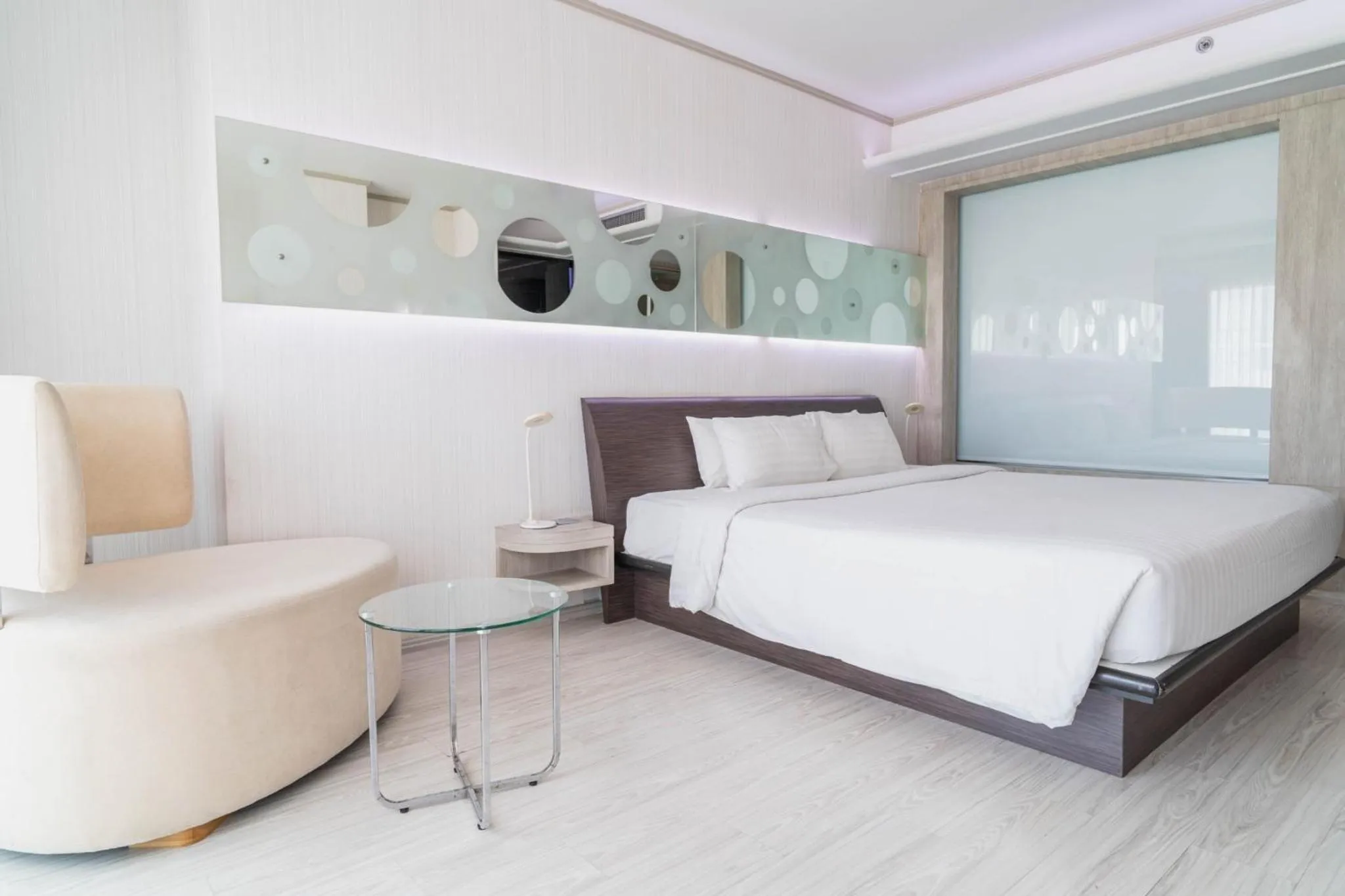 Bed in Pattaya Discovery Beach Hotel - SHA Extra Plus