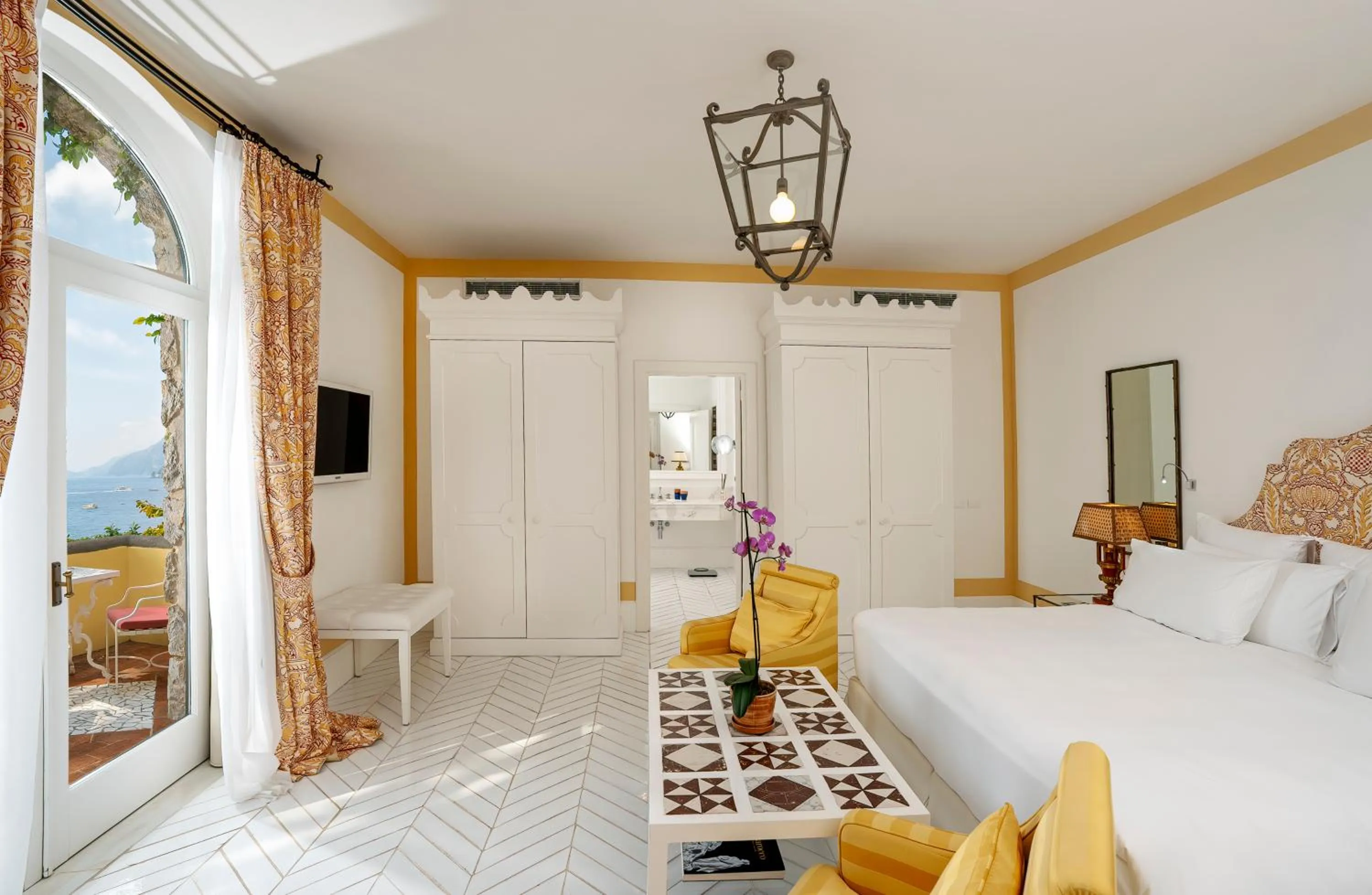 Bedroom, Bed in Villa Treville