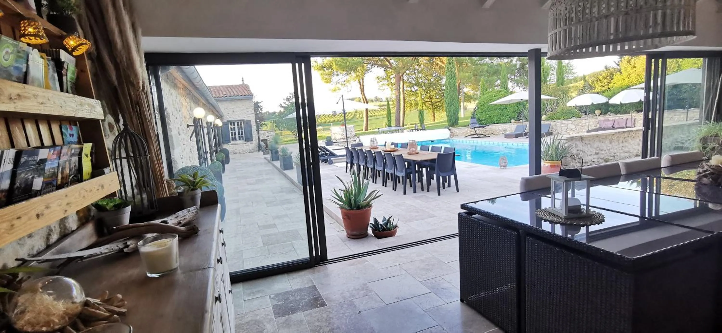 Dining area in Chambres d'Hôtes Domaine de Beunes