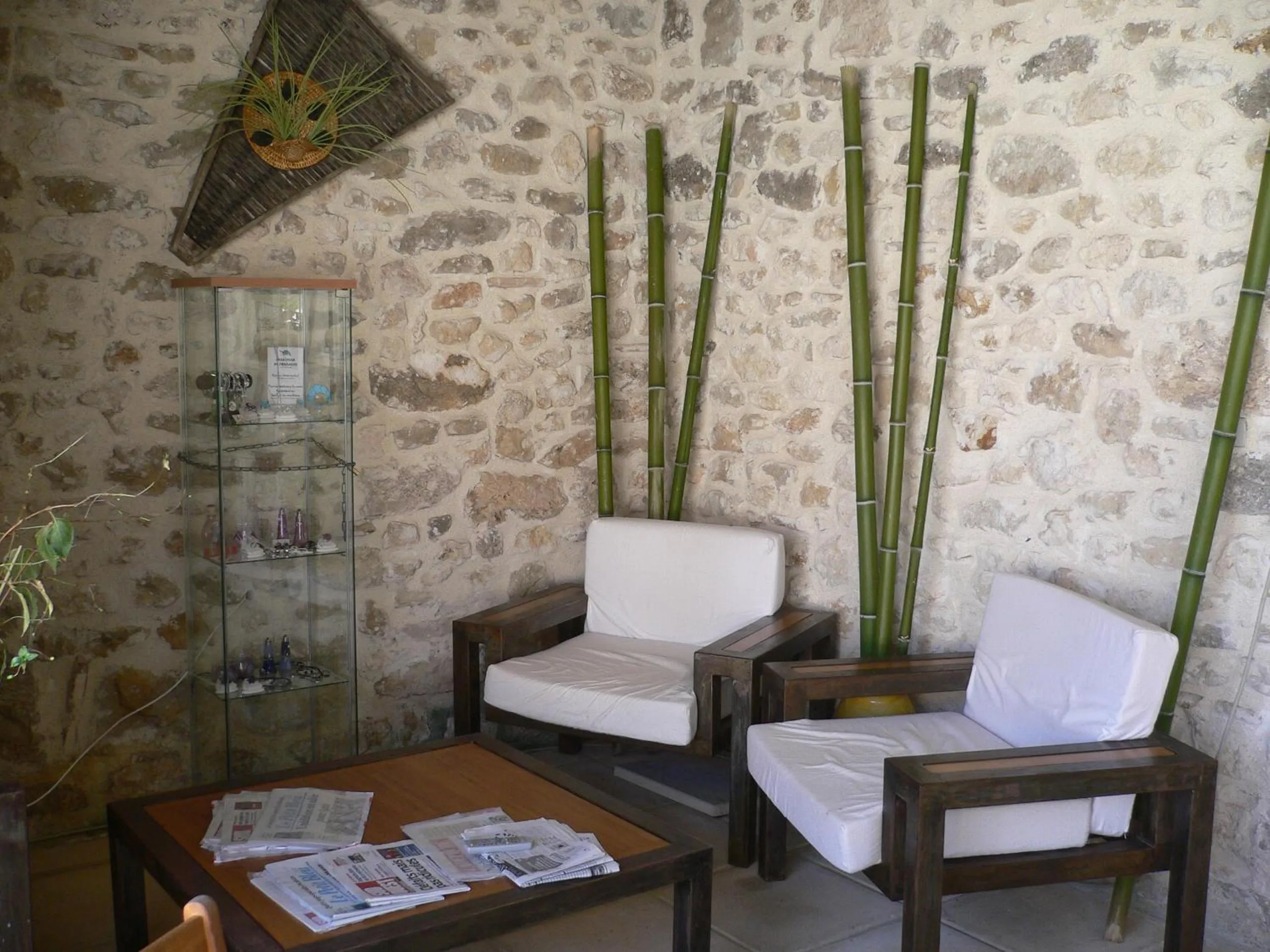 TV and multimedia in Chambres d'Hôtes Domaine de Beunes