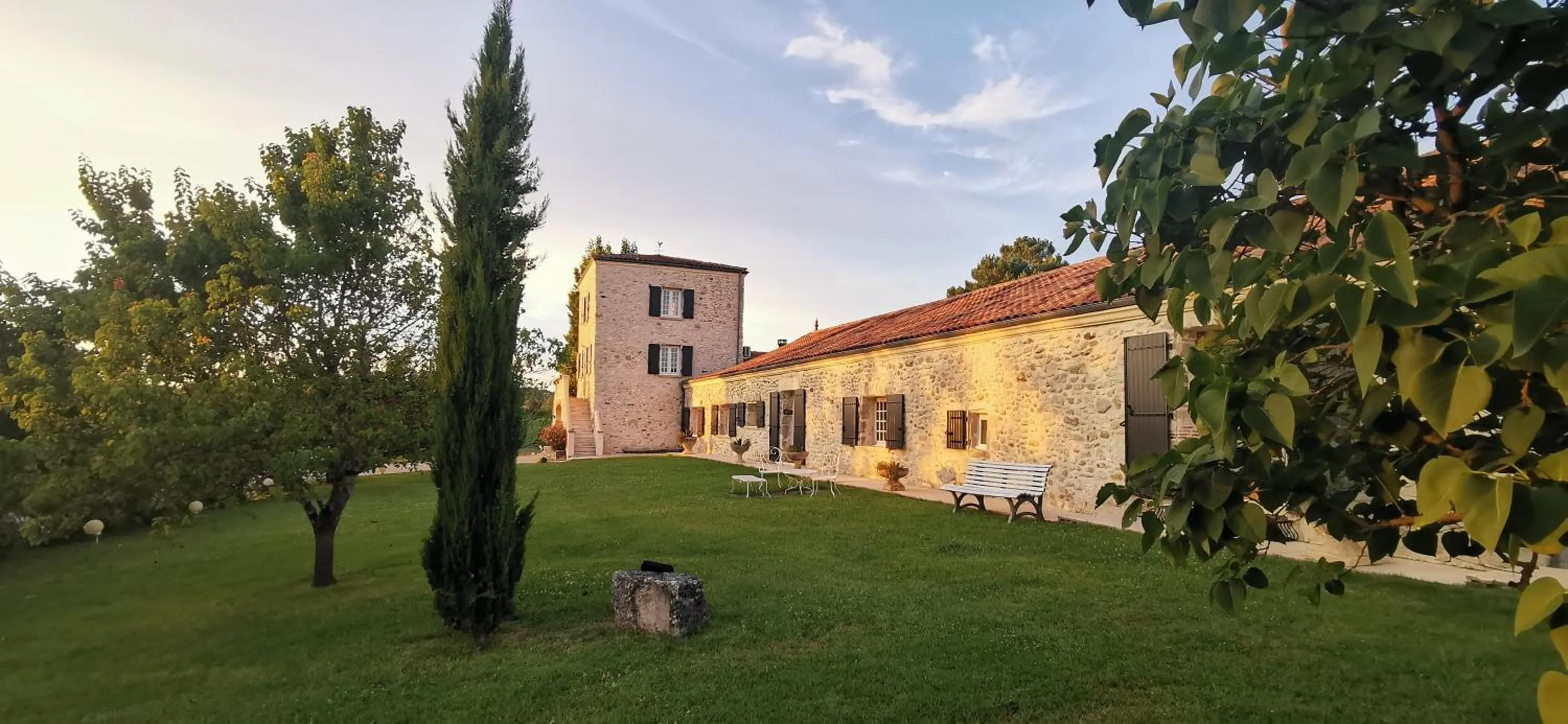 BBQ facilities in Chambres d'Hôtes Domaine de Beunes