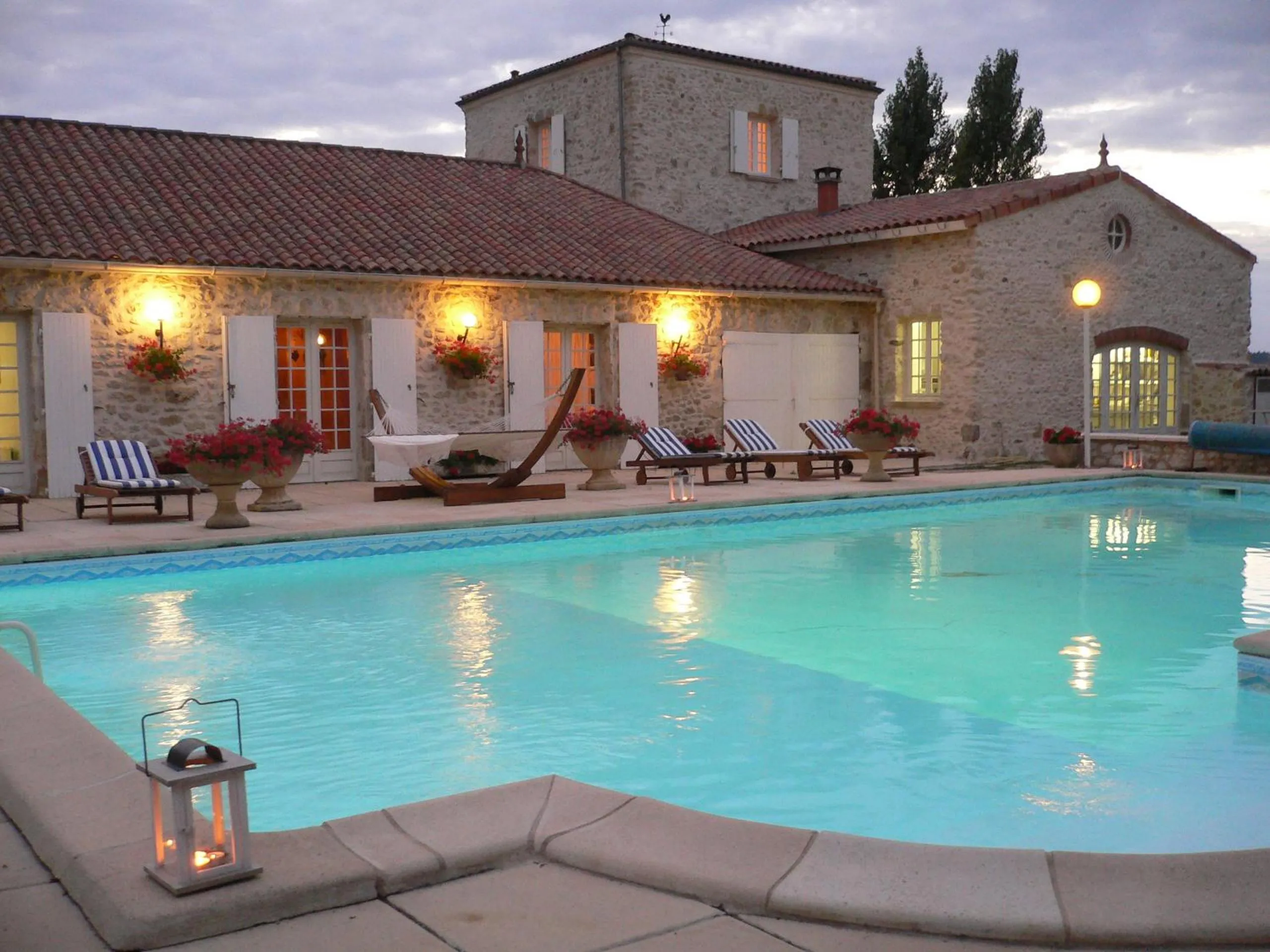 Swimming pool in Chambres d'Hôtes Domaine de Beunes